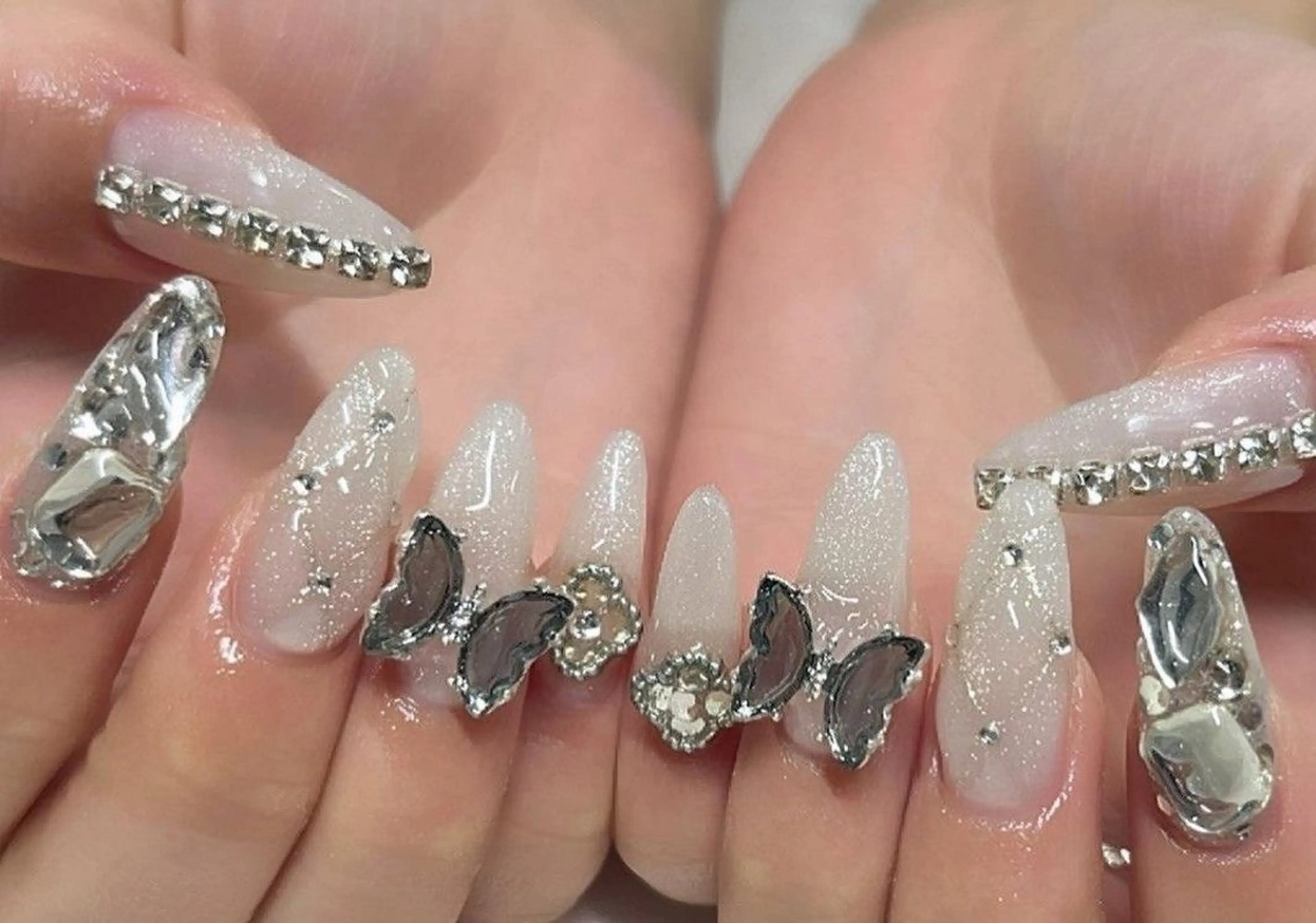 ネイル オーロラネイル チークネイル 長さ出し フットネイル フレンチネイル ハンドネイル Lee Nailsのネイルデザイン