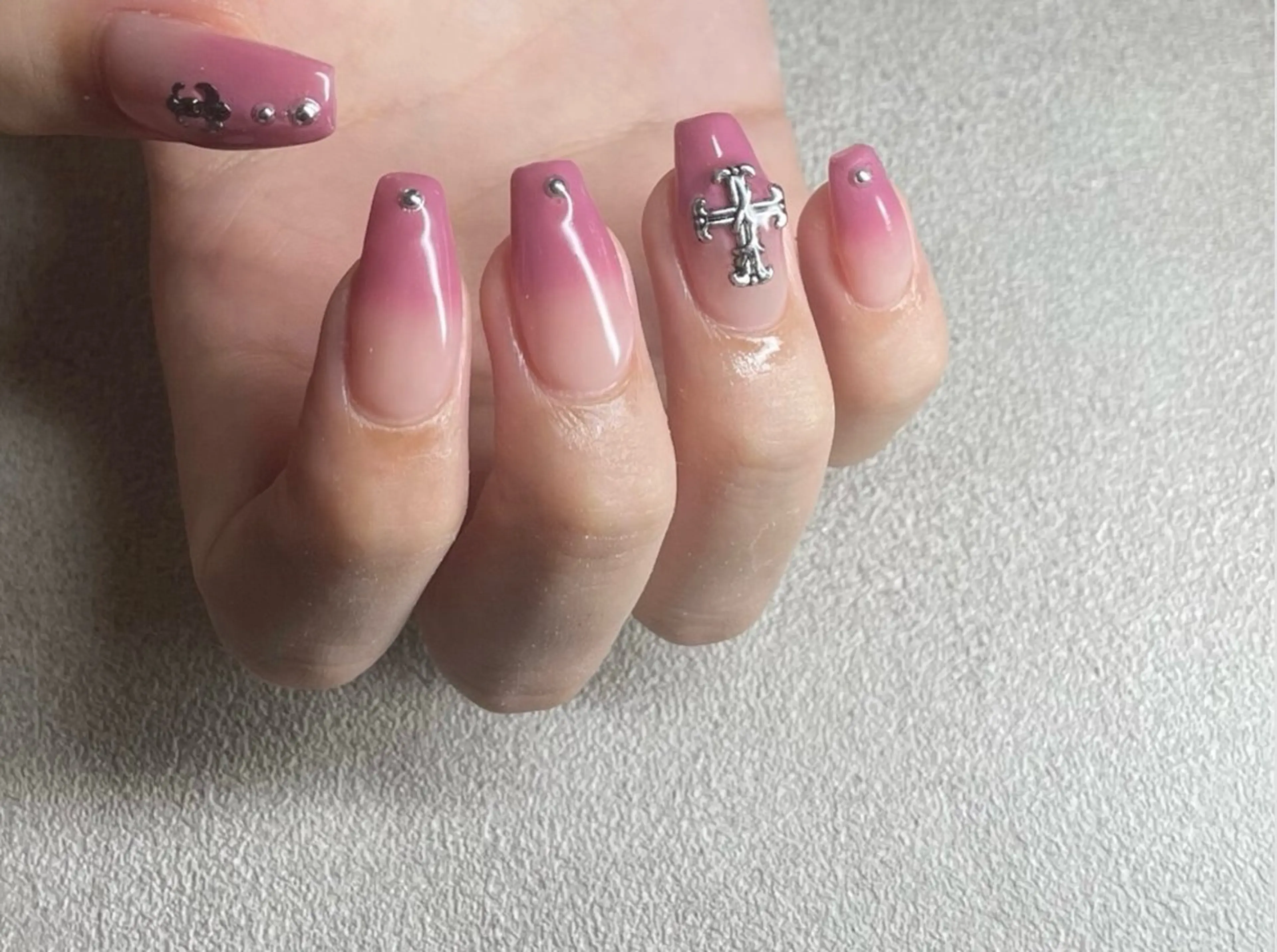 ネイル ガーリー ピンク ハンドネイル NailLife🌿 矢場町Maiアートのネイルデザイン