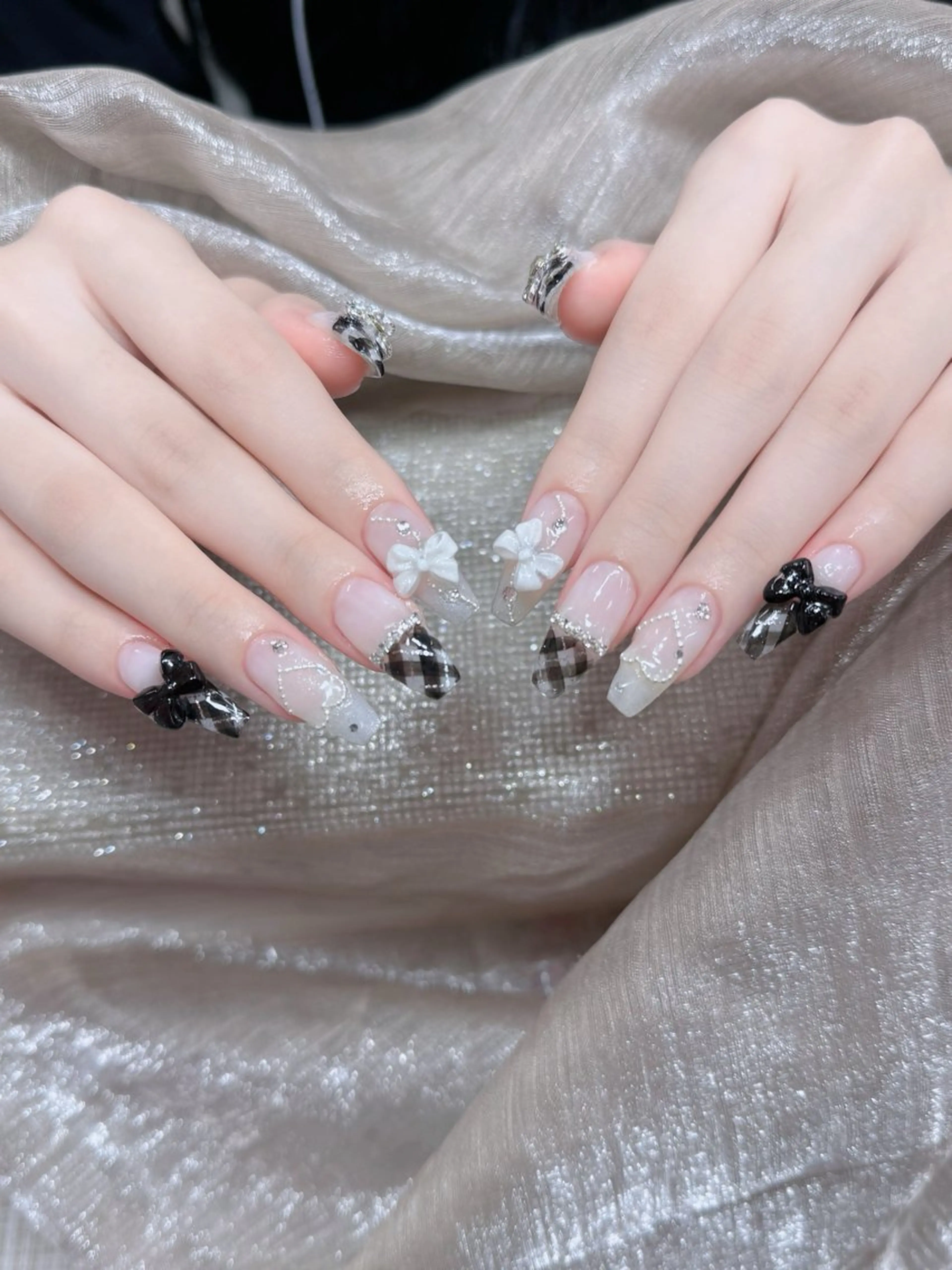 ネイル フレンチネイル ジェルネイル ガラスフレンチ ハロウィン ハート ハンドネイル H.baby Nail Salonのネイルデザイン