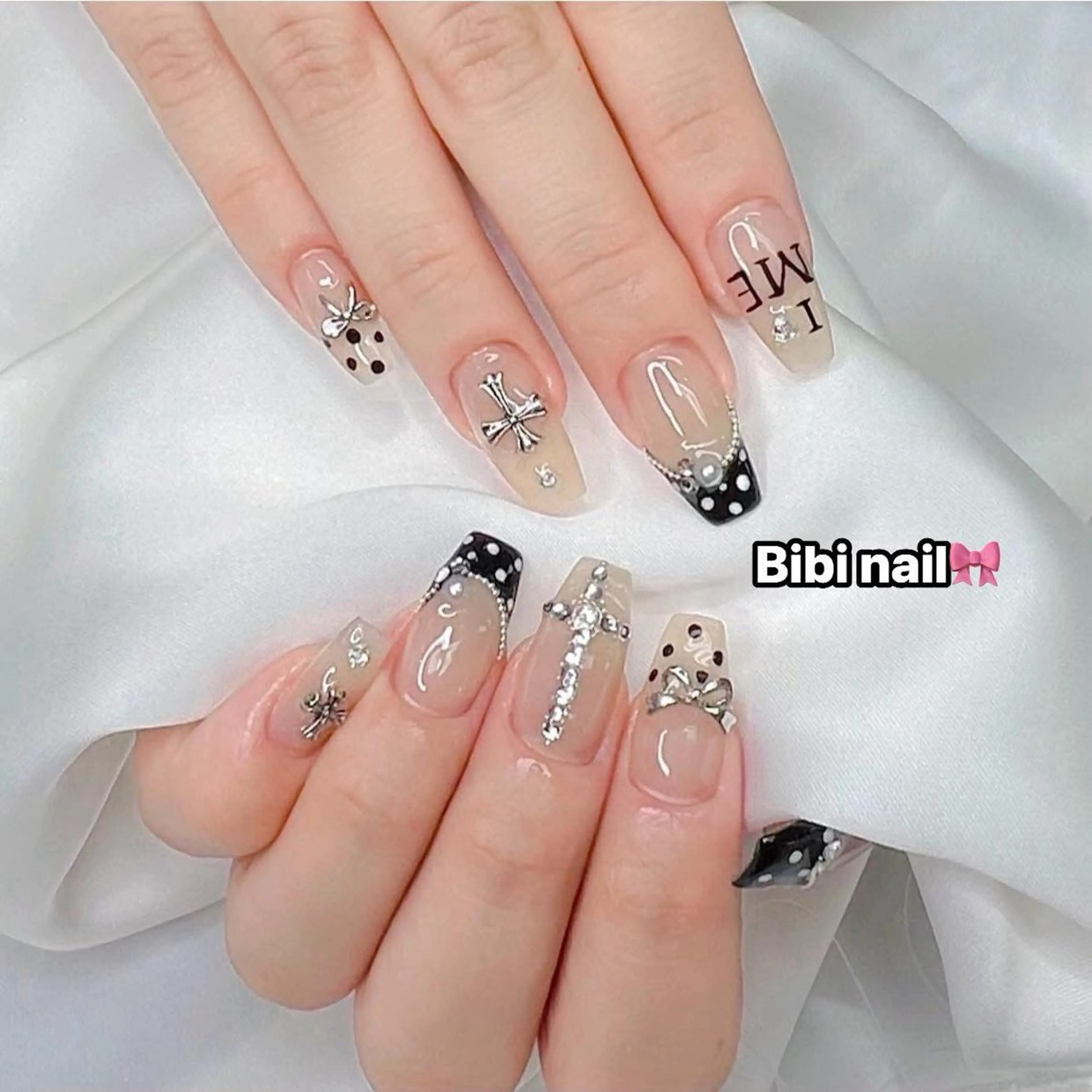 ミディアム ハンドネイル Bibi beauty spa Osaka所属・Chann Channのネイルデザイン