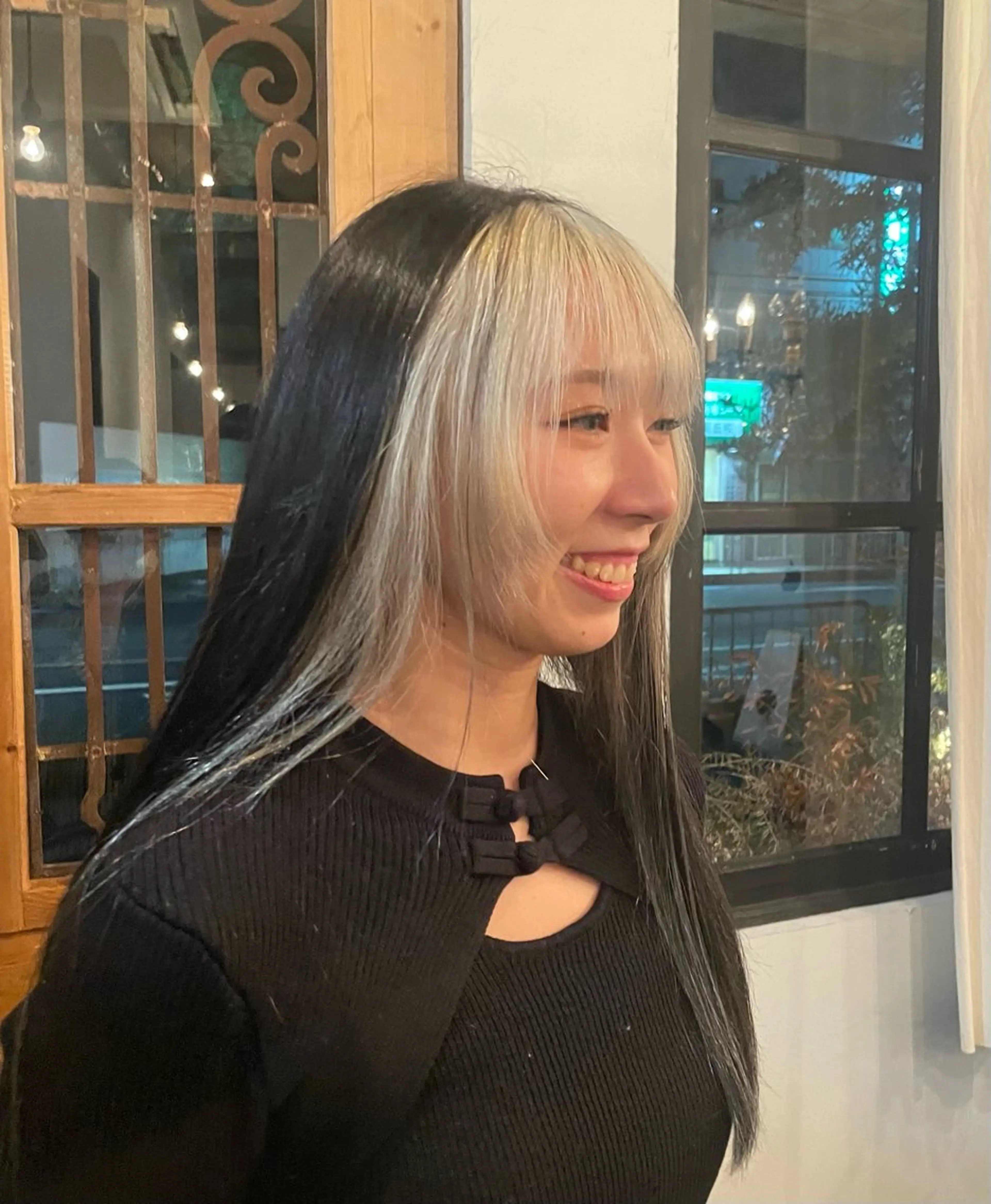 カラー 岡田 神奈のヘアスタイル