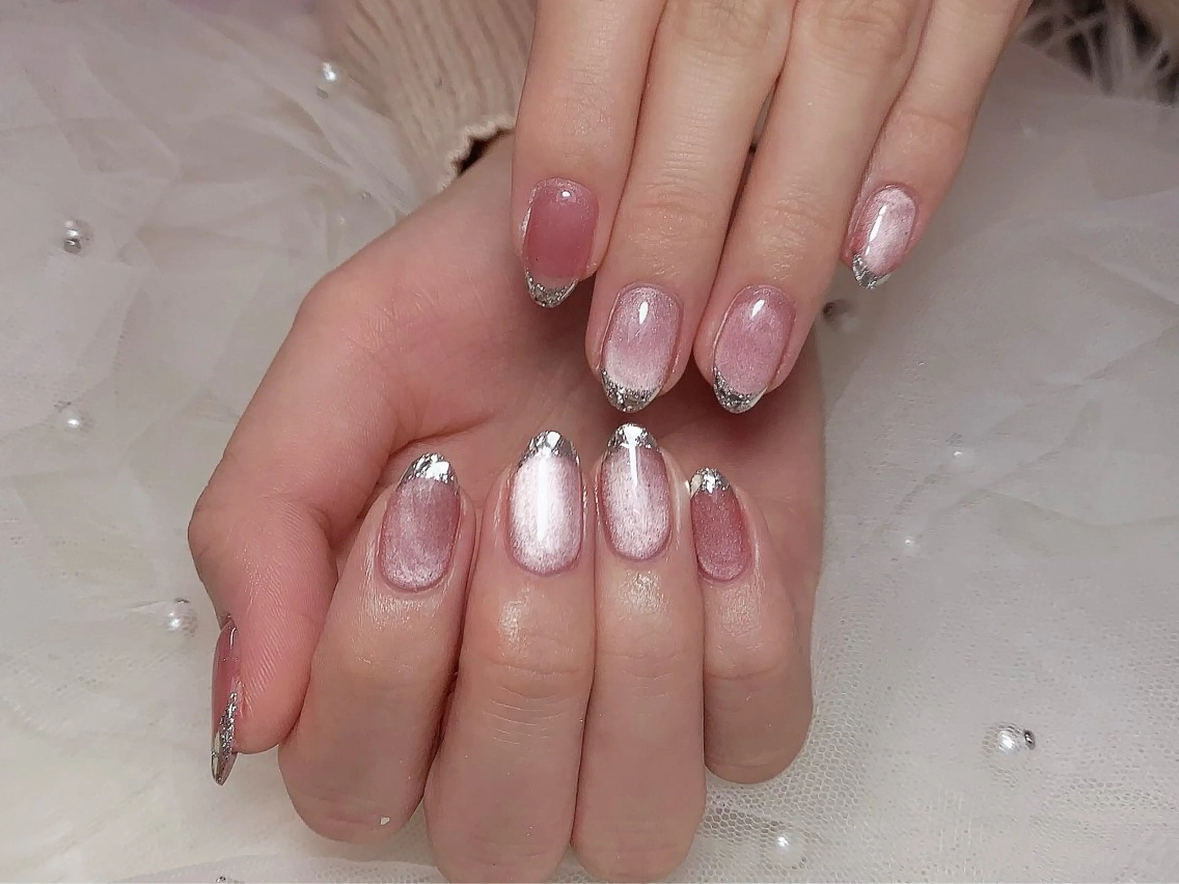 ガラスフレンチネイルの写真