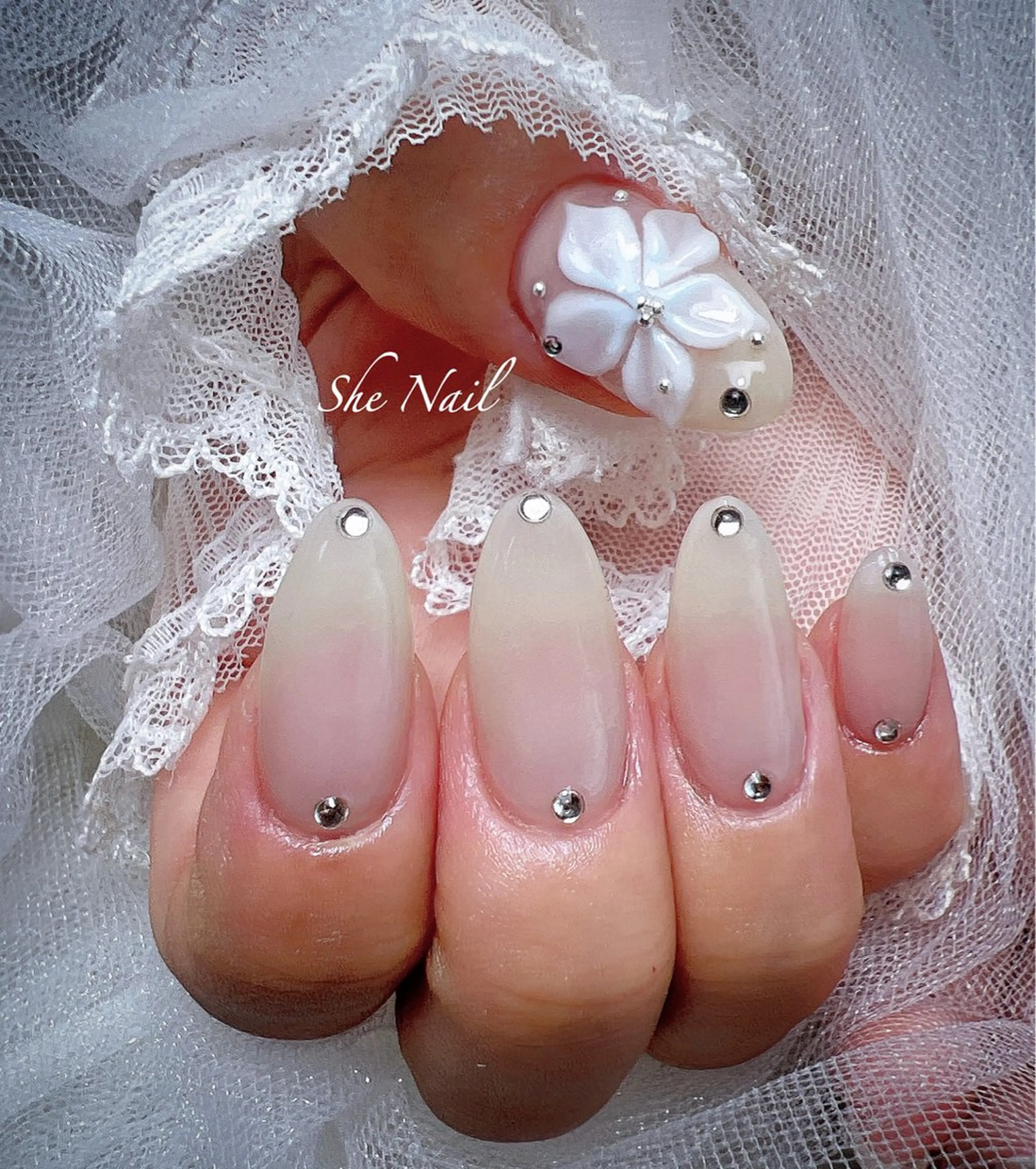 ネイル チークネイル ドット 長さ出し マグネットネイル 持ち込み ハンドネイル She   Nail所属・ISA_ BELLAのネイルデザイン