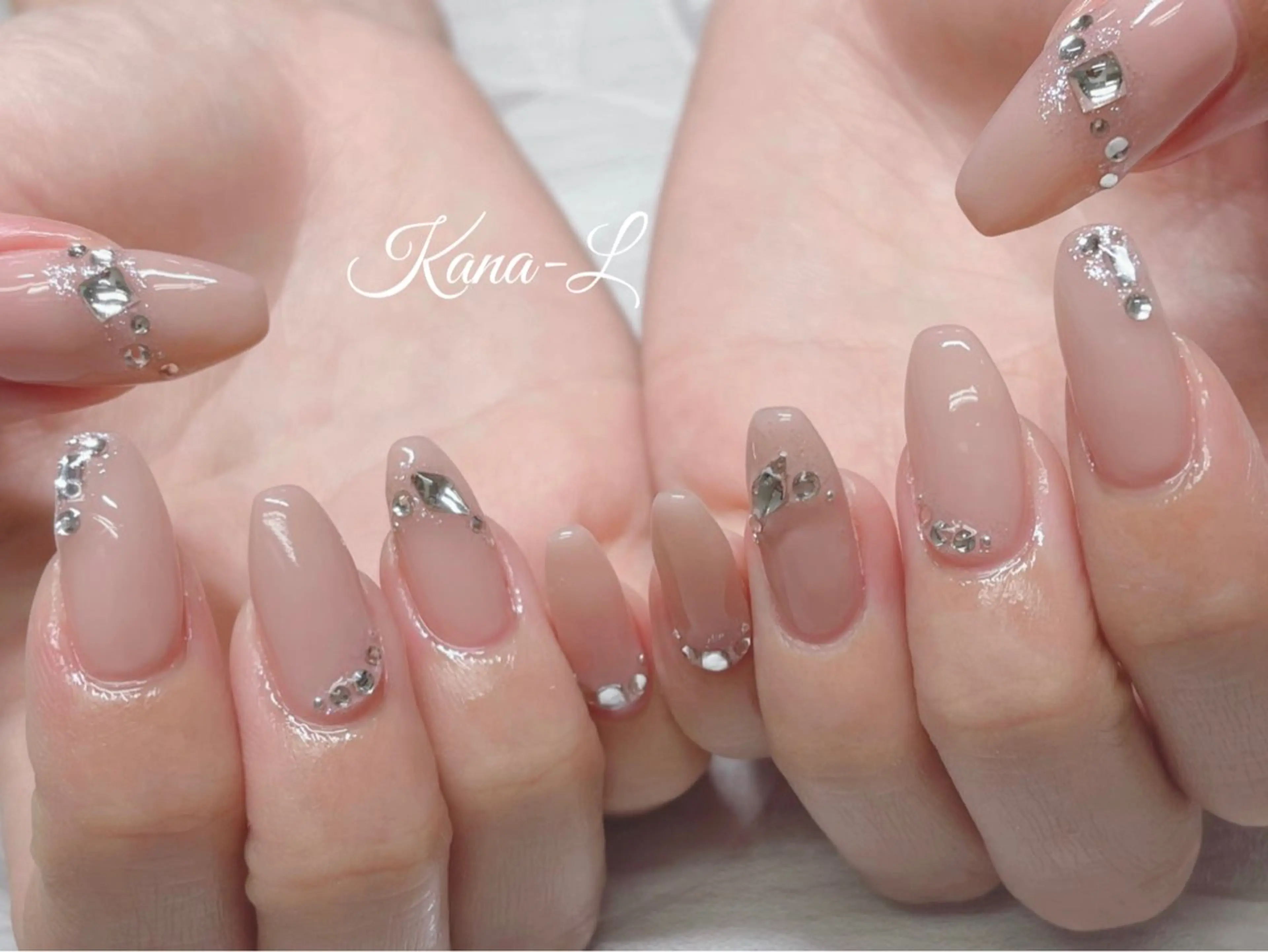 ネイル ジェルネイル キラキラネイル オフィスネイル パラジェル 芦辺 香奈のネイルデザイン