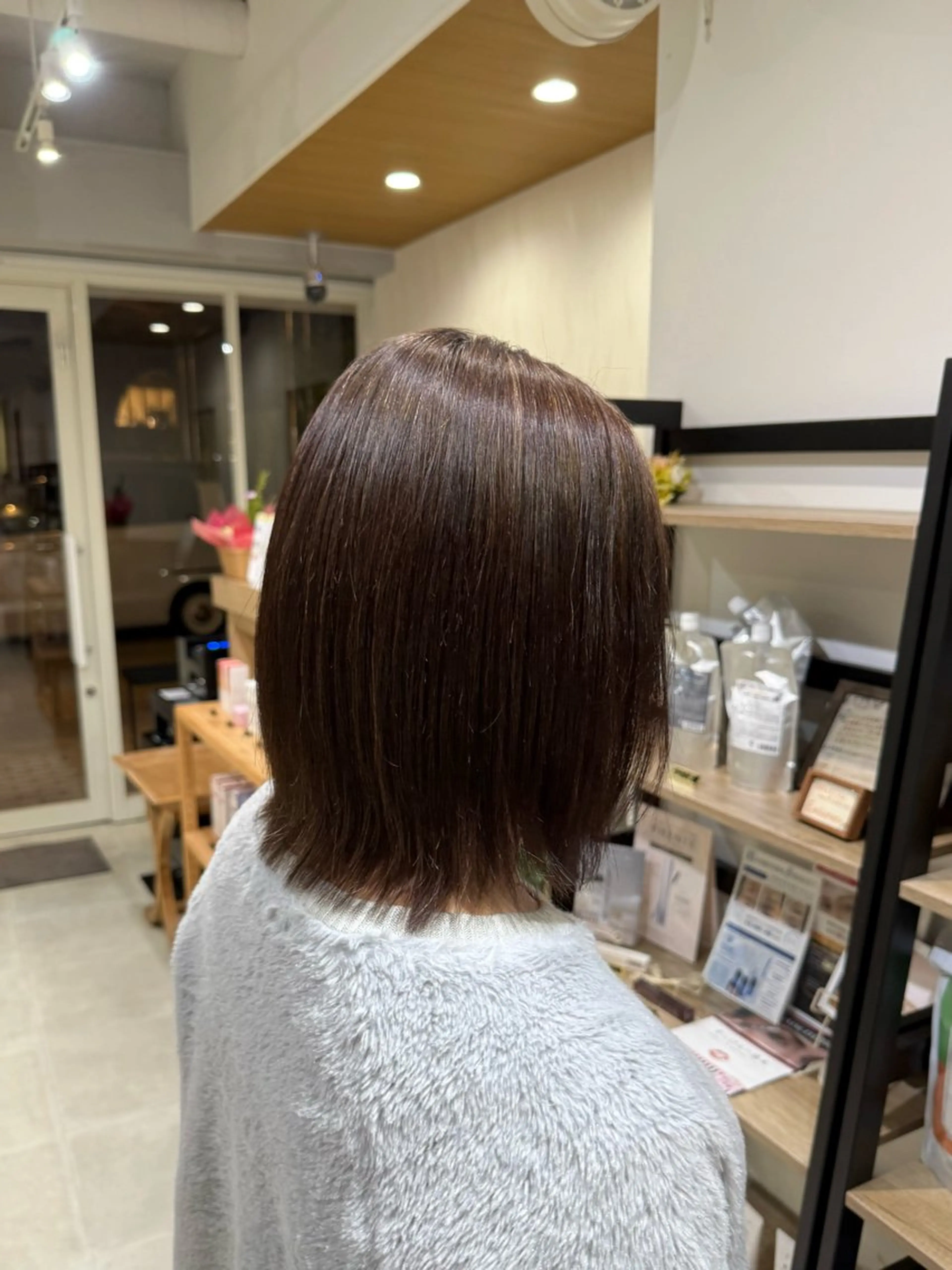 ミディアム カット 縮毛矯正 島 歩那のヘアスタイル