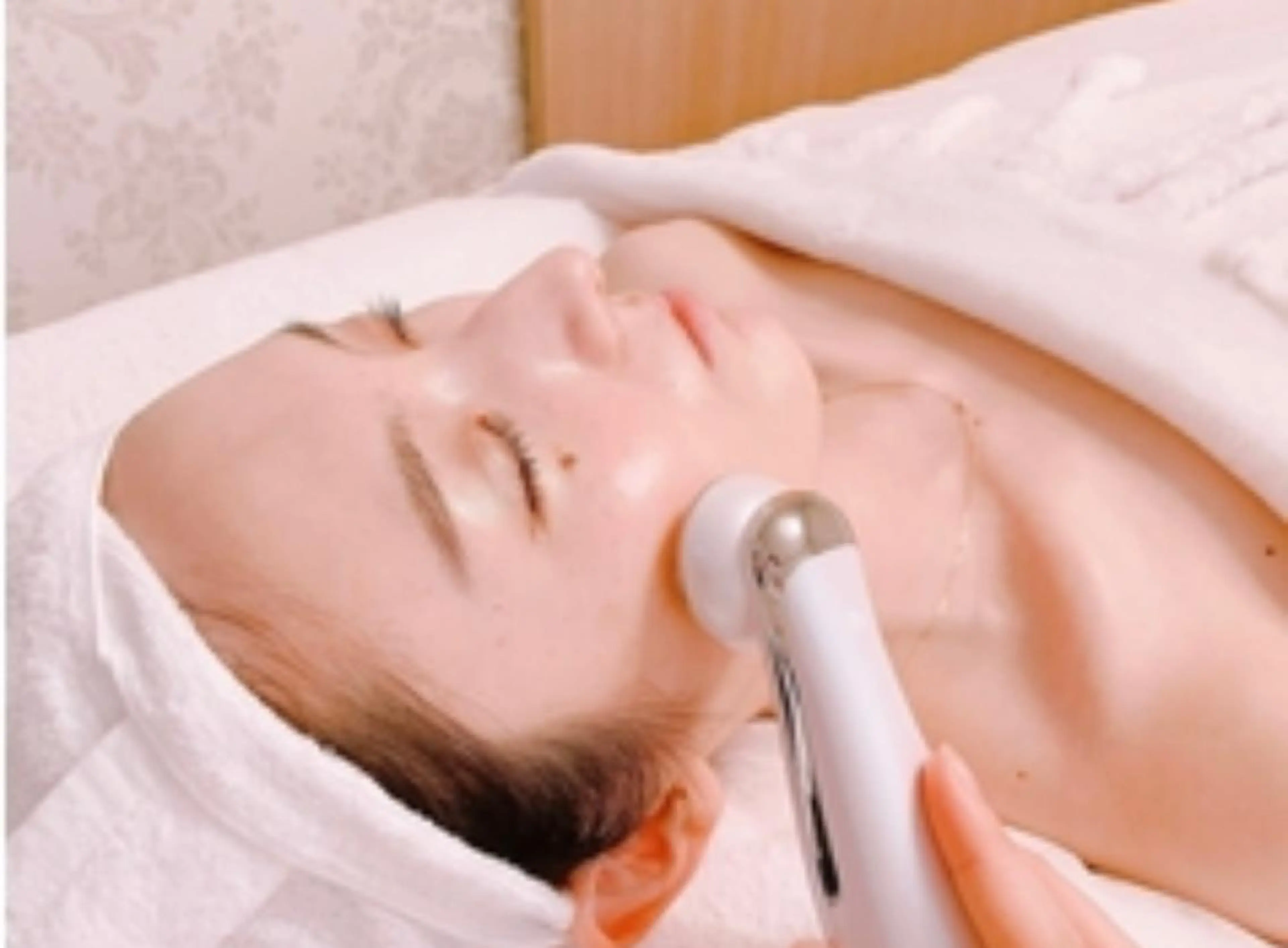 【肌育美肌脱毛/U24】お顔脱毛+毛穴洗浄＋ヒト幹美容液導入◆光フォト・美白パック付！潤い・透明感あふれる艶やかな肌へ♪の写真