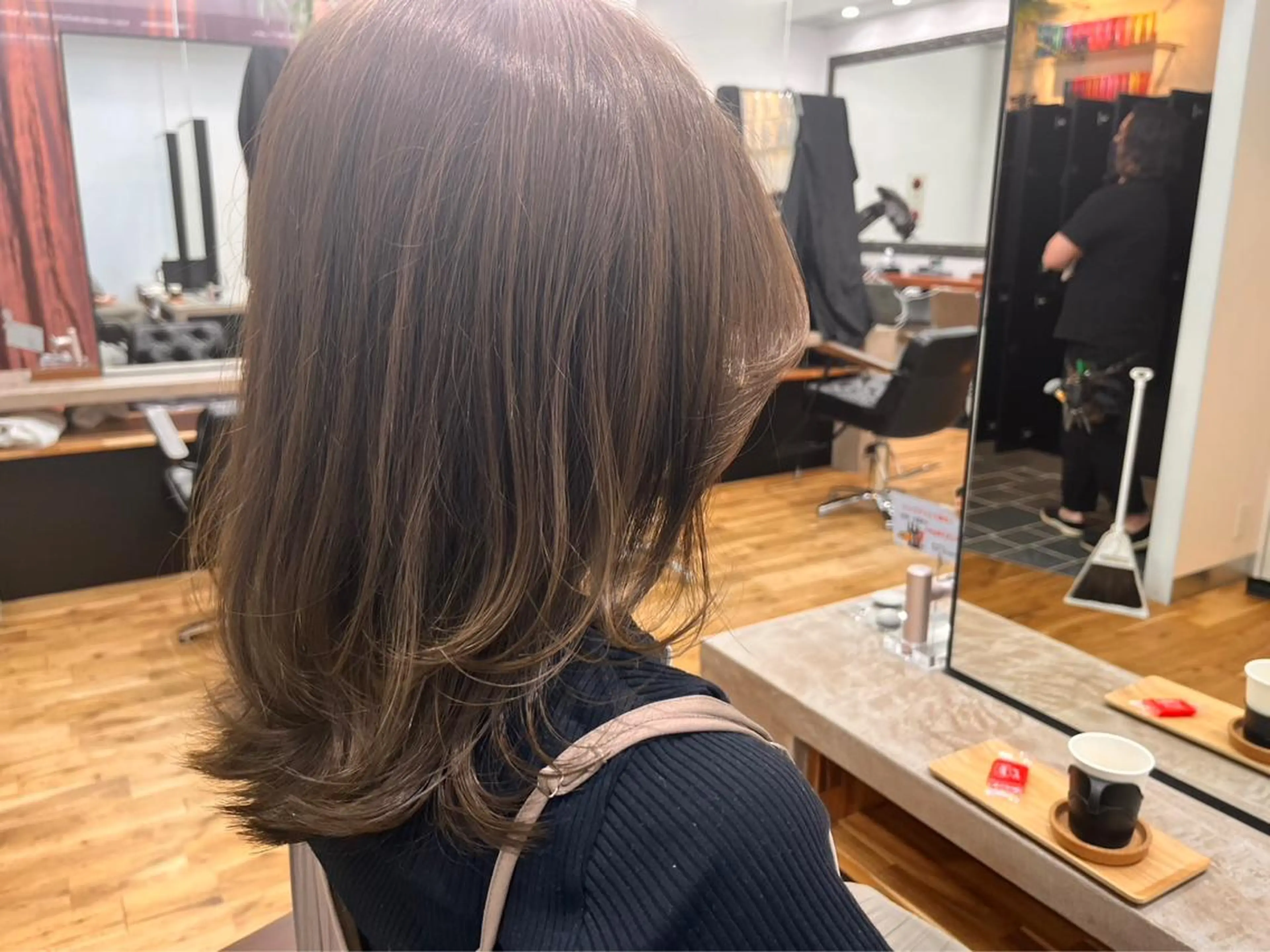 ミディアム ミディアムレイヤー レイヤーカット DISCOHAIR 海老名店池田真聖のヘアスタイル