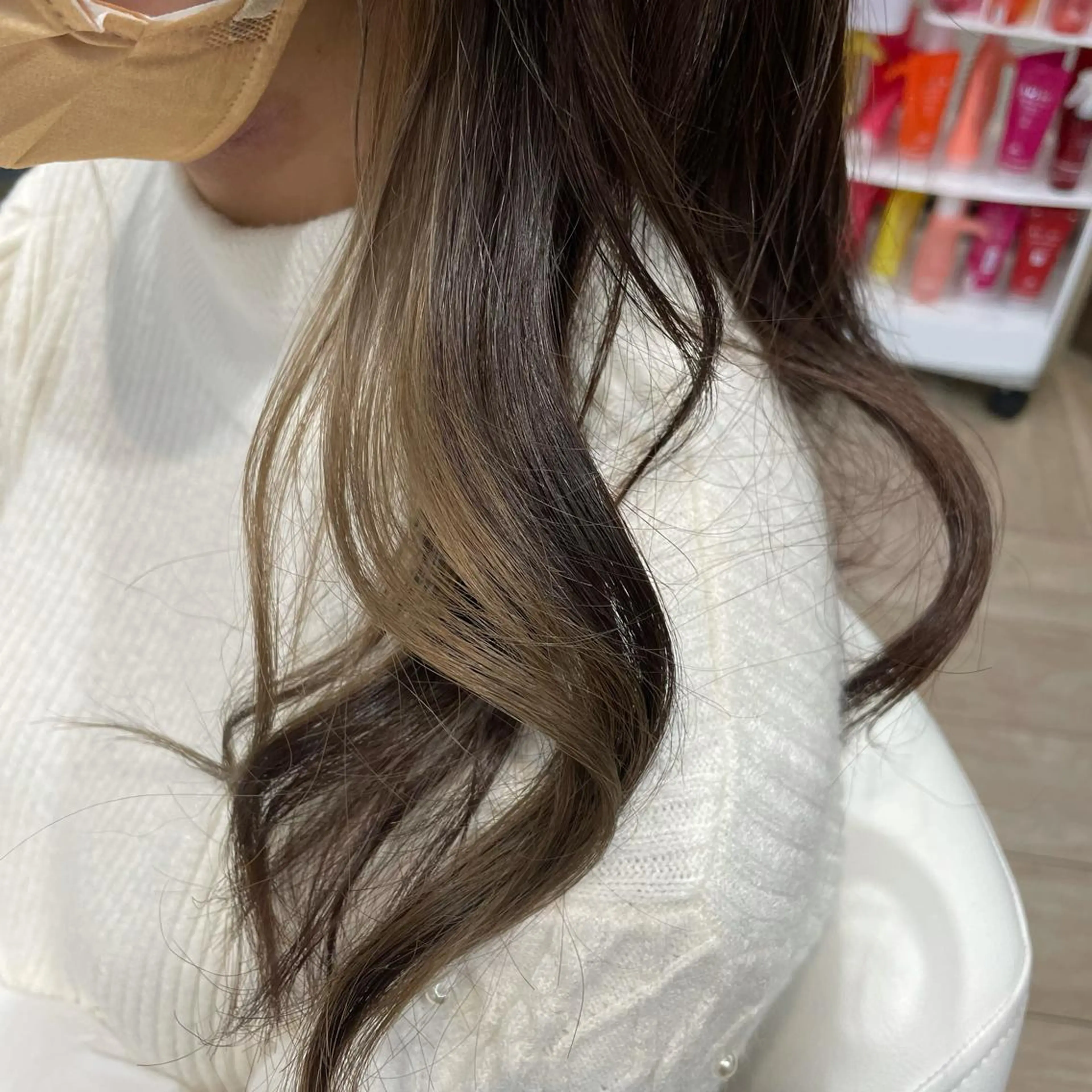 セミロング カット ヘアカラー トリートメント 亀山 由里菜のヘアスタイル