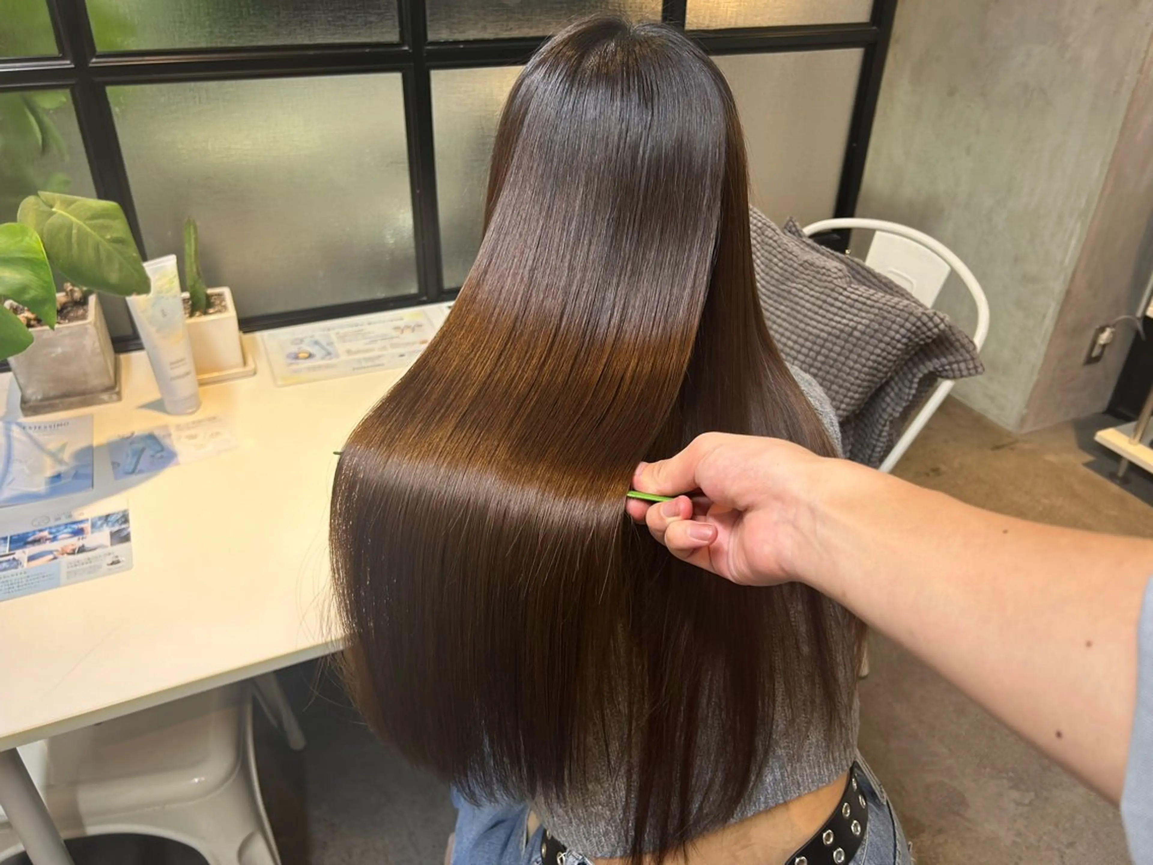 【艶感up💡】カット+リタッチ縮毛矯正+トリートメント🎓📓 毛先まで矯正をご希望の場合+1,100円の写真