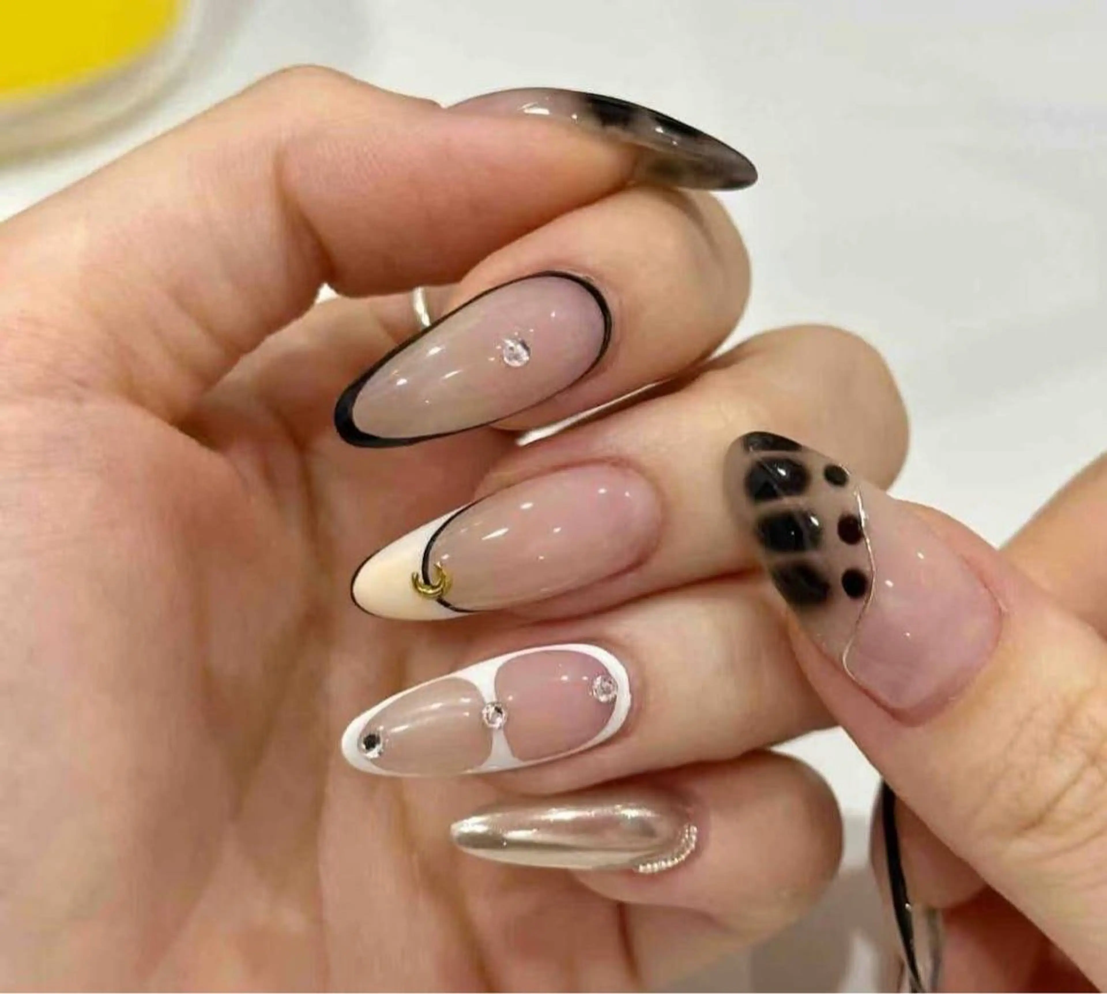 ネイル オーロラネイル フラワーネイル フットネイル フレンチネイル ジェルネイル ハンドネイル BabyYouMi nailのネイルデザイン