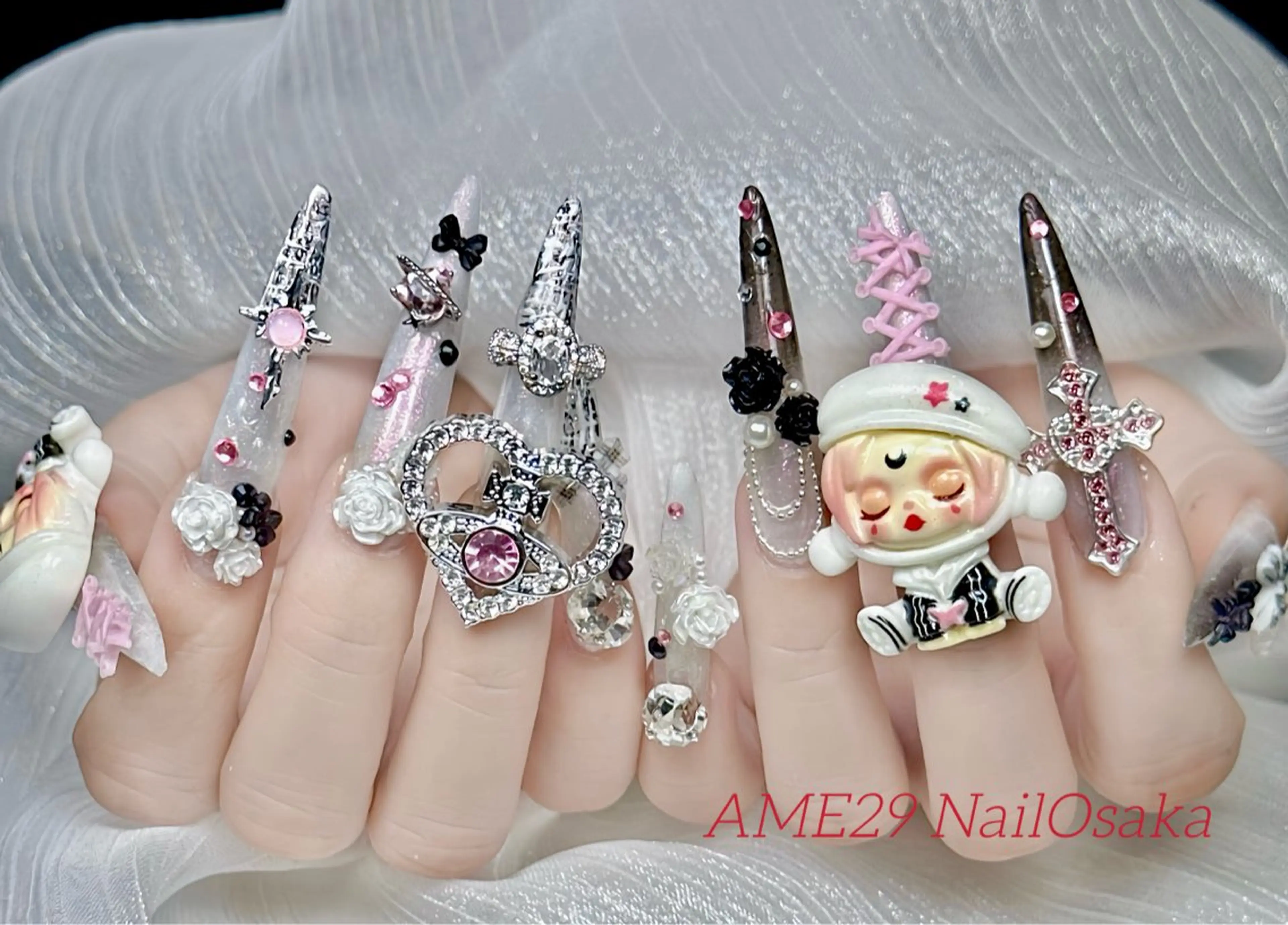 ネイル フラワーネイル ピンク ストーンネイル ネイルチップ 冬ネイル Ame29NailOsaka所属・AME29 Nail ネイルサロンのネイルデザイン