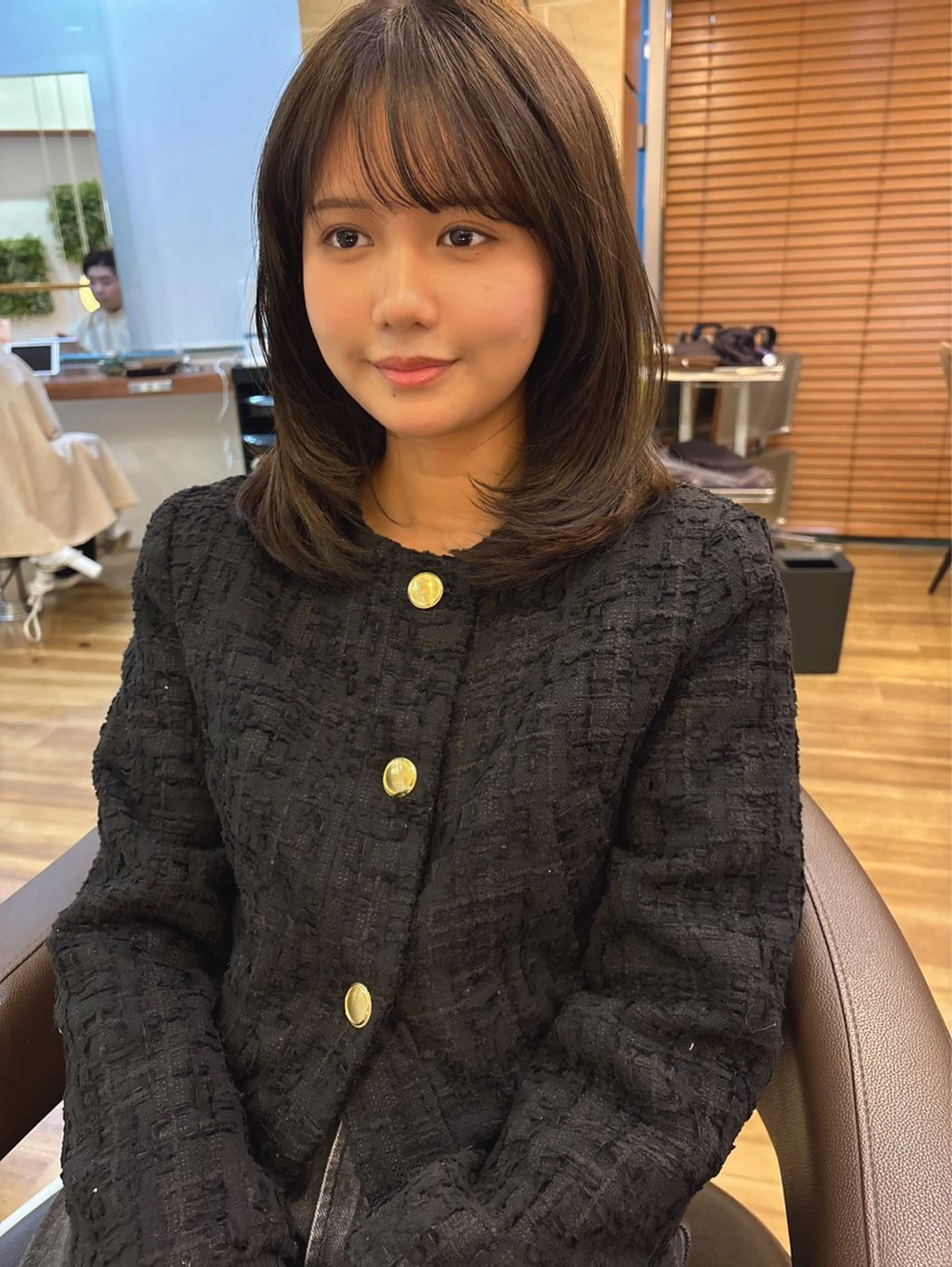 ミディアム カラー ミディアムレイヤー グレージュ オリーブグレージュ オリーブグレー レイヤーカット カット ヘアカラー トリートメント レイヤーカット /透明感/千葉怜寿のヘアスタイル