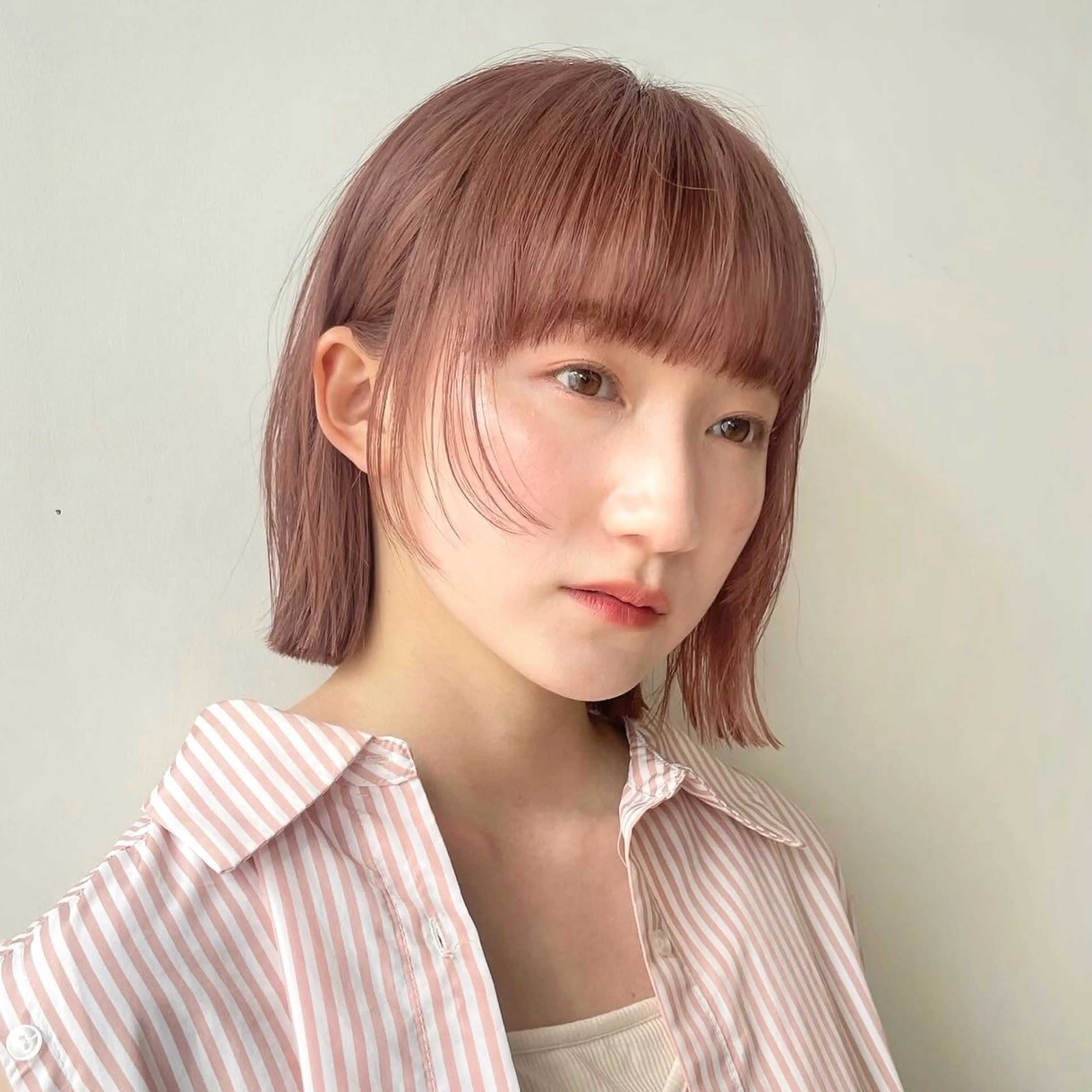 ショート カラー ベージュカラー ブリーチ ブラウンカラー カシス ダブルカラー 顔まわり/レイヤー/ 透明感/まいな🥨のヘアスタイル