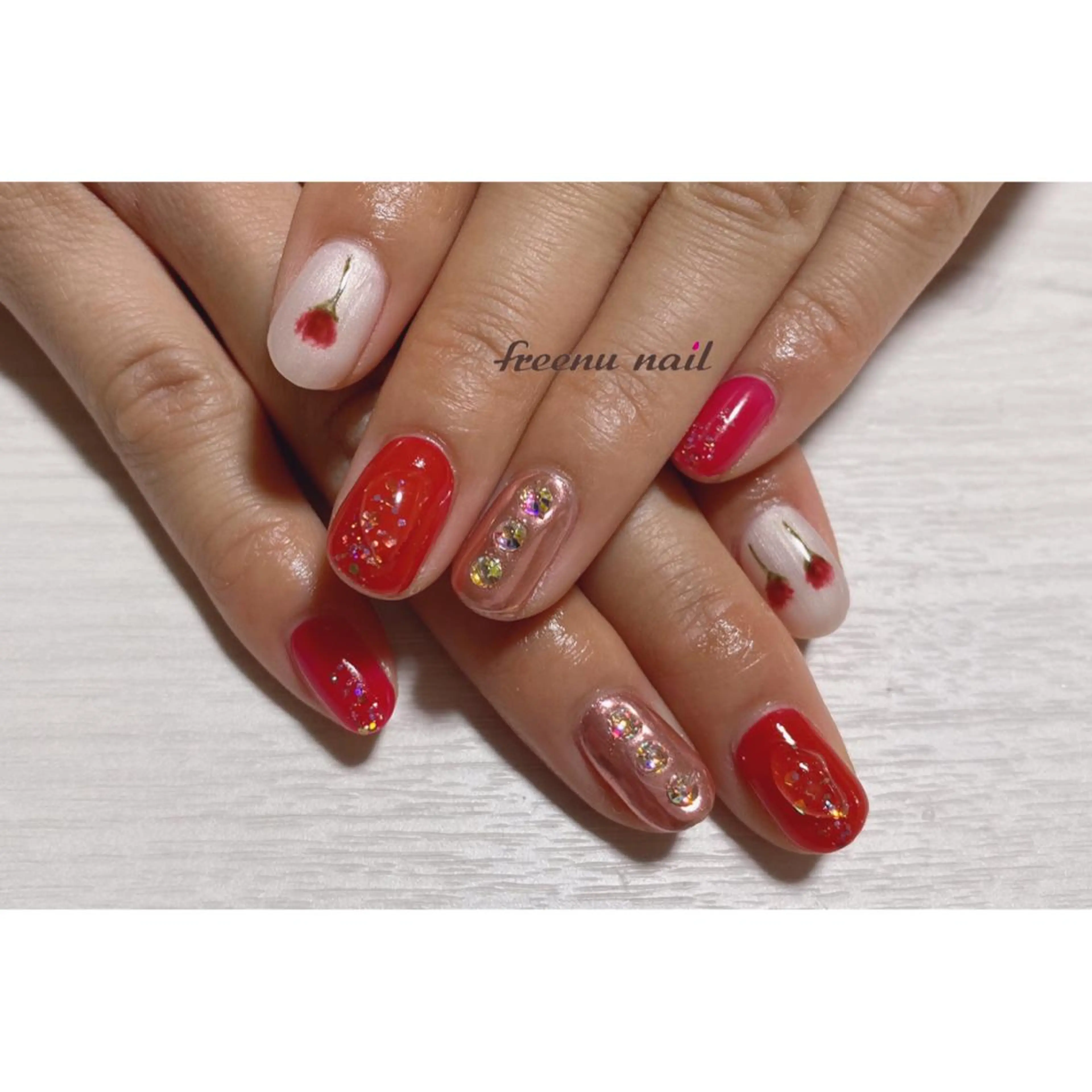 ネイル 赤色 freenu nail【24H】のネイルデザイン