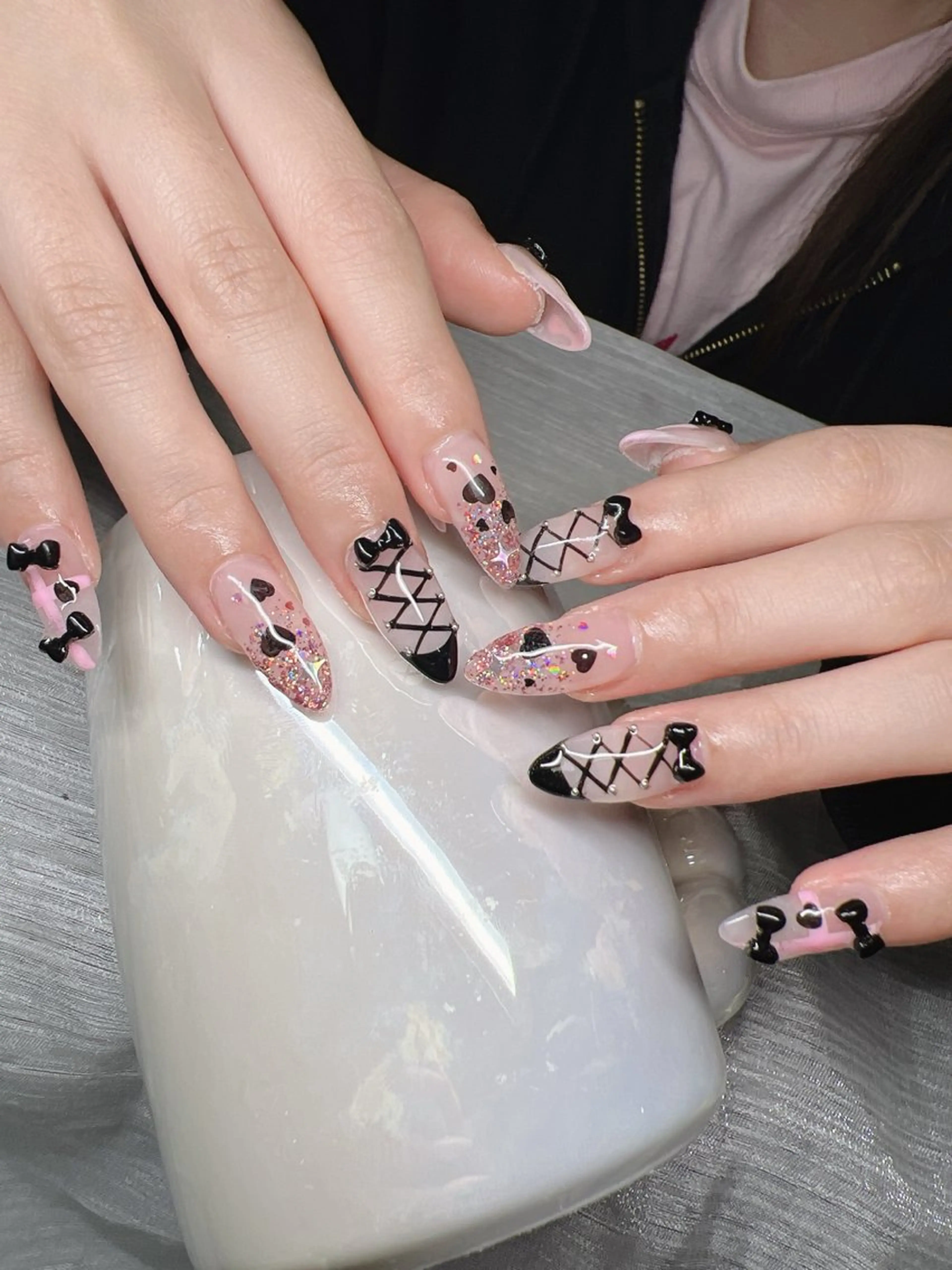 ネイル 長さ出し グラデーション 卒業式 キラキラネイル マグネットネイル Lee Nailsのネイルデザイン