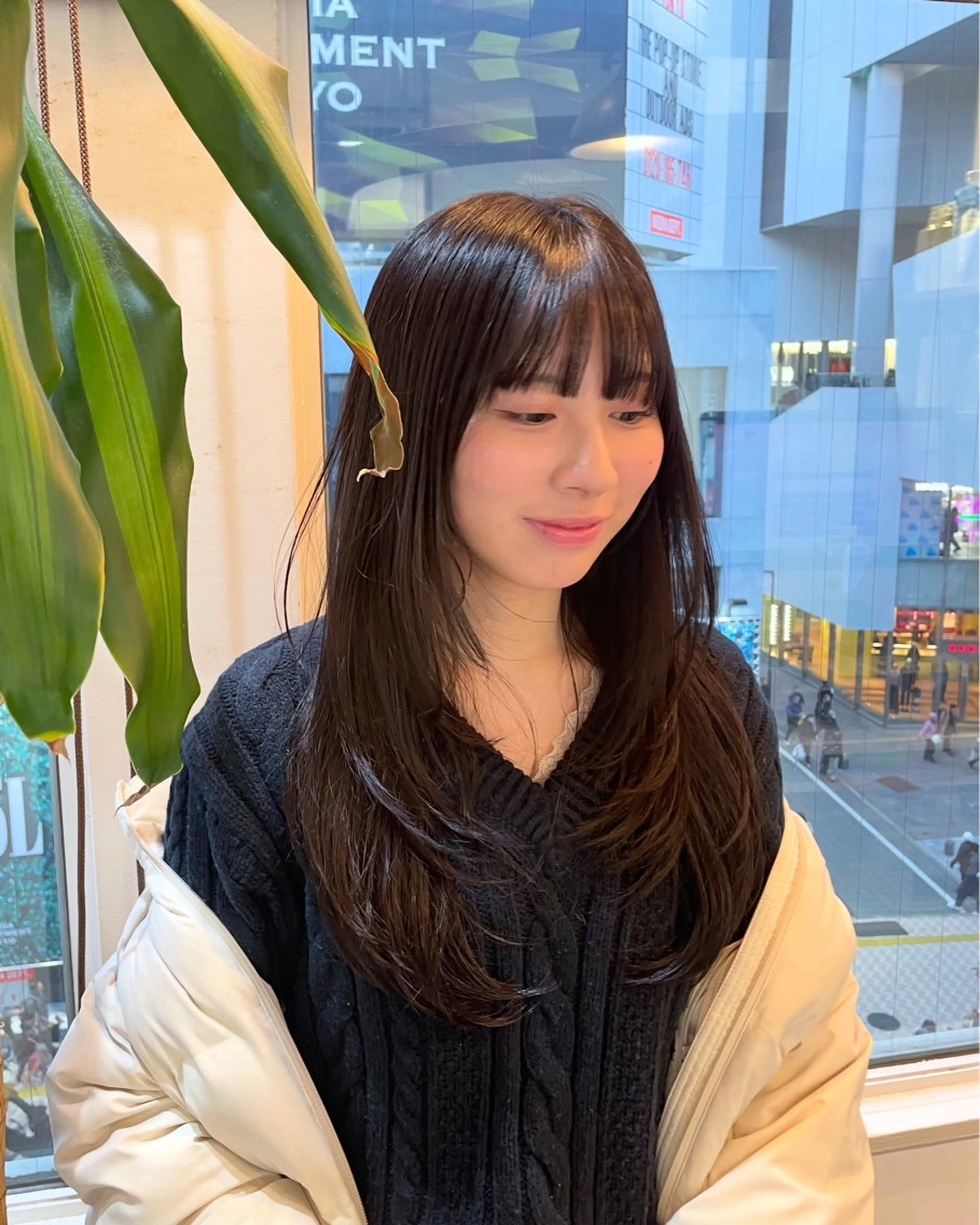 ロング カラー 透明感カラー グレージュ レイヤーカット カット ヘッドスパ 菜々🫧新宿 透明感ケアブリーチのヘアスタイル