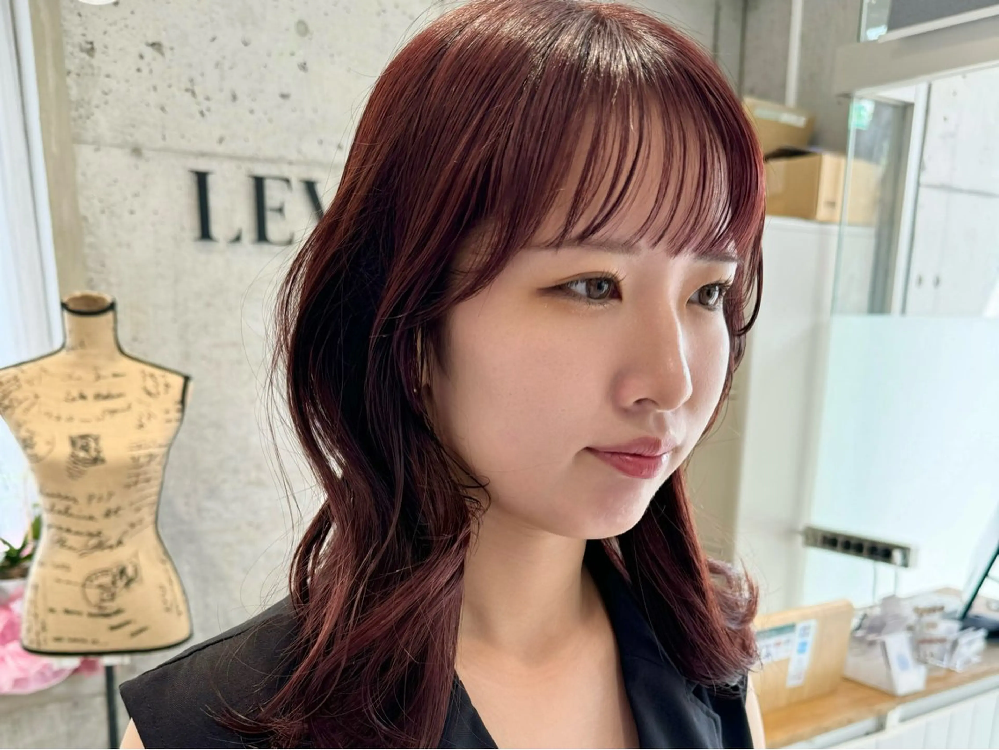 デザイン顔周りカット+前髪矯正+補修トリートメントの写真