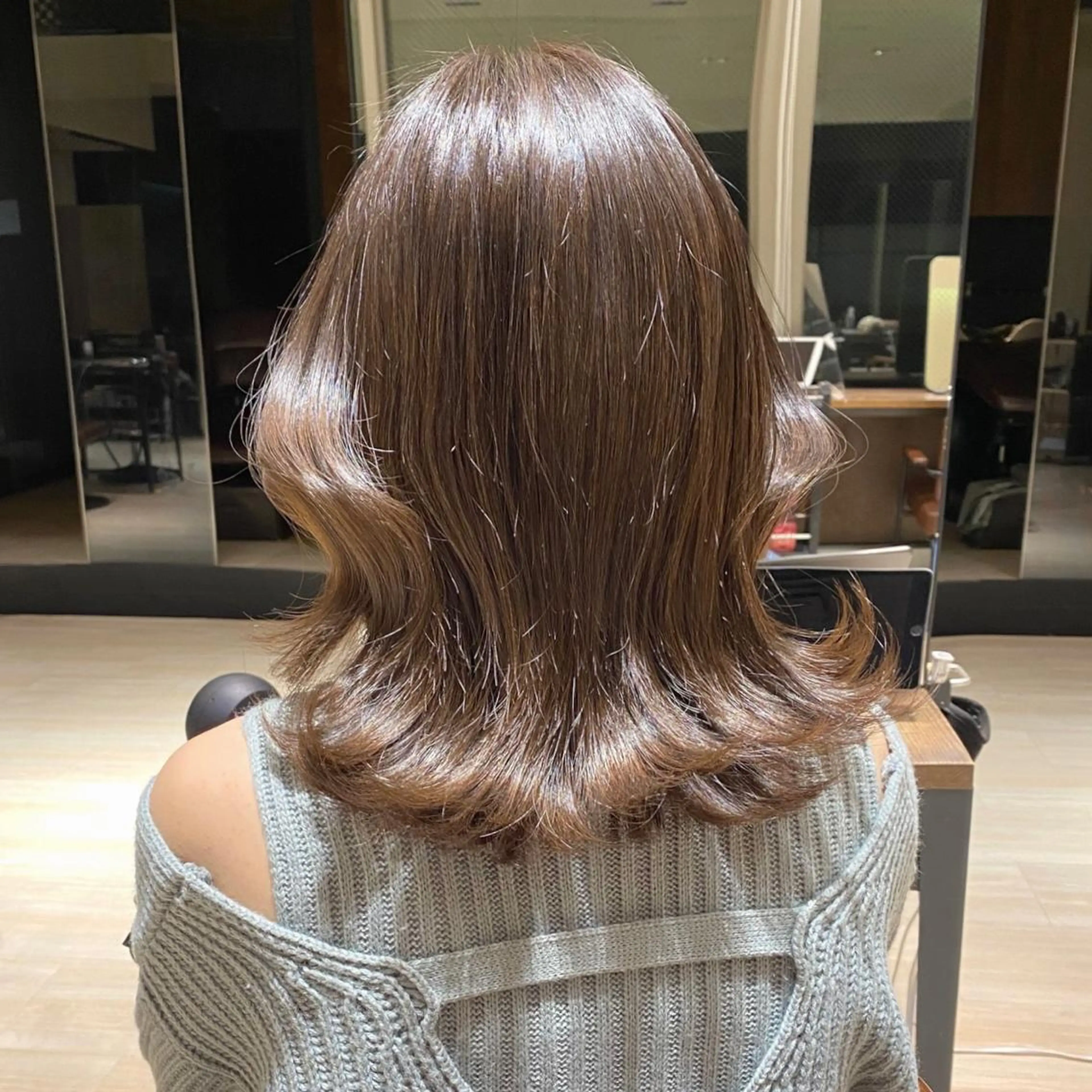 ミディアム カラー レイヤー/顔周り /透明感🩶高橋大のヘアスタイル