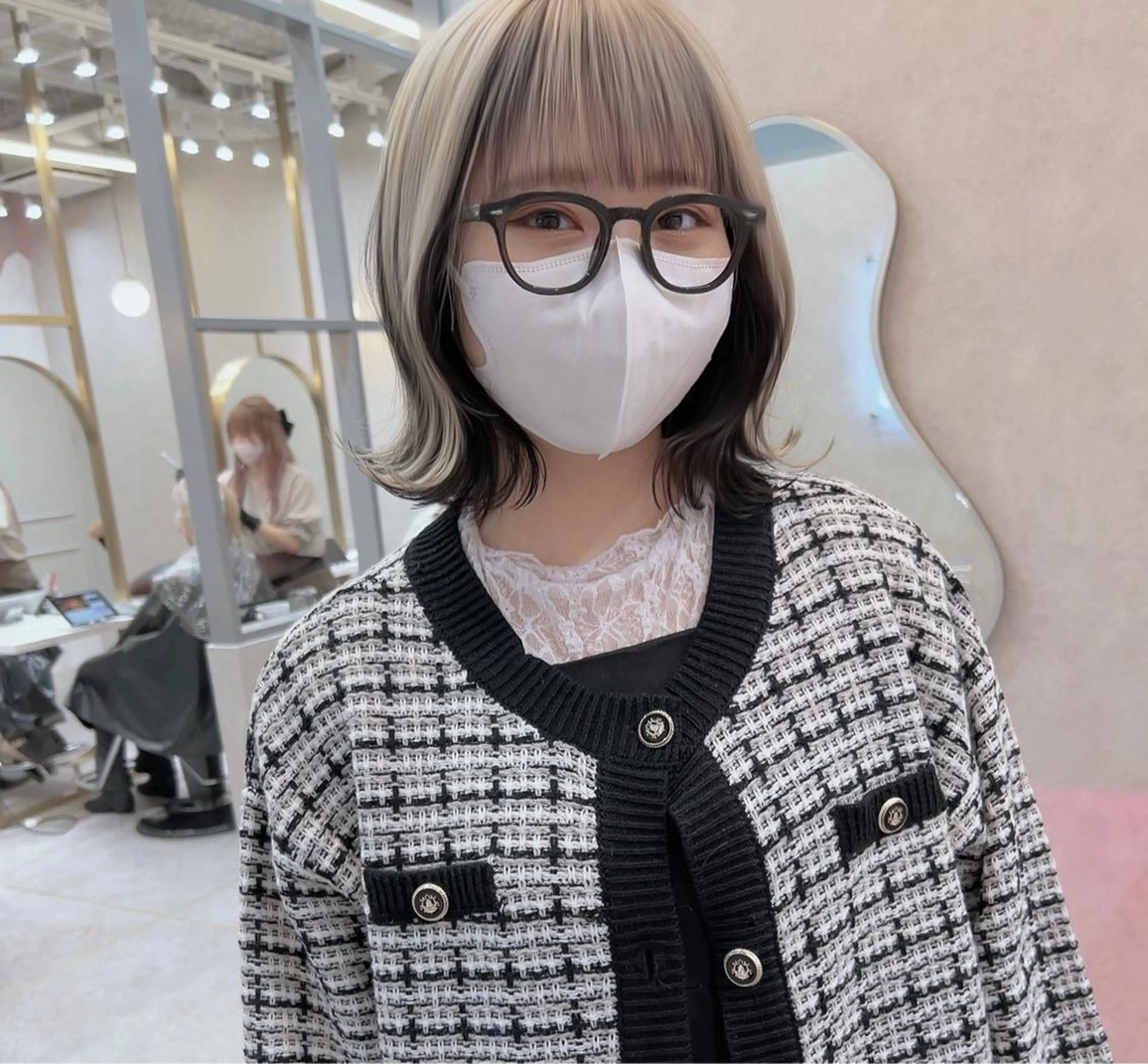 ミディアム カラー karin ボブハイトーンのヘアスタイル