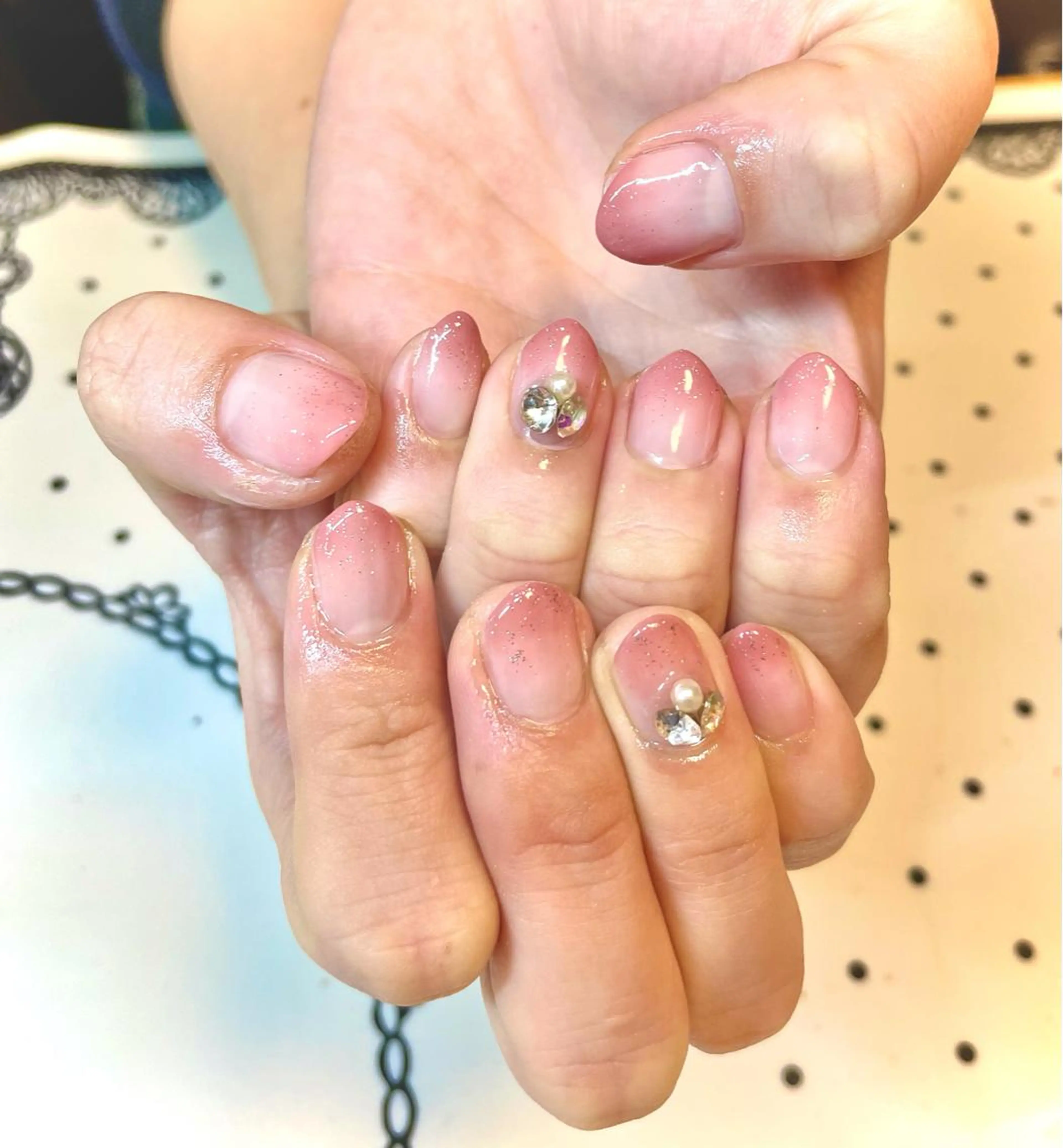 ネイル ストーンネイル ハンドネイル nailsalon sugarr所属・nailist cocoのネイルデザイン