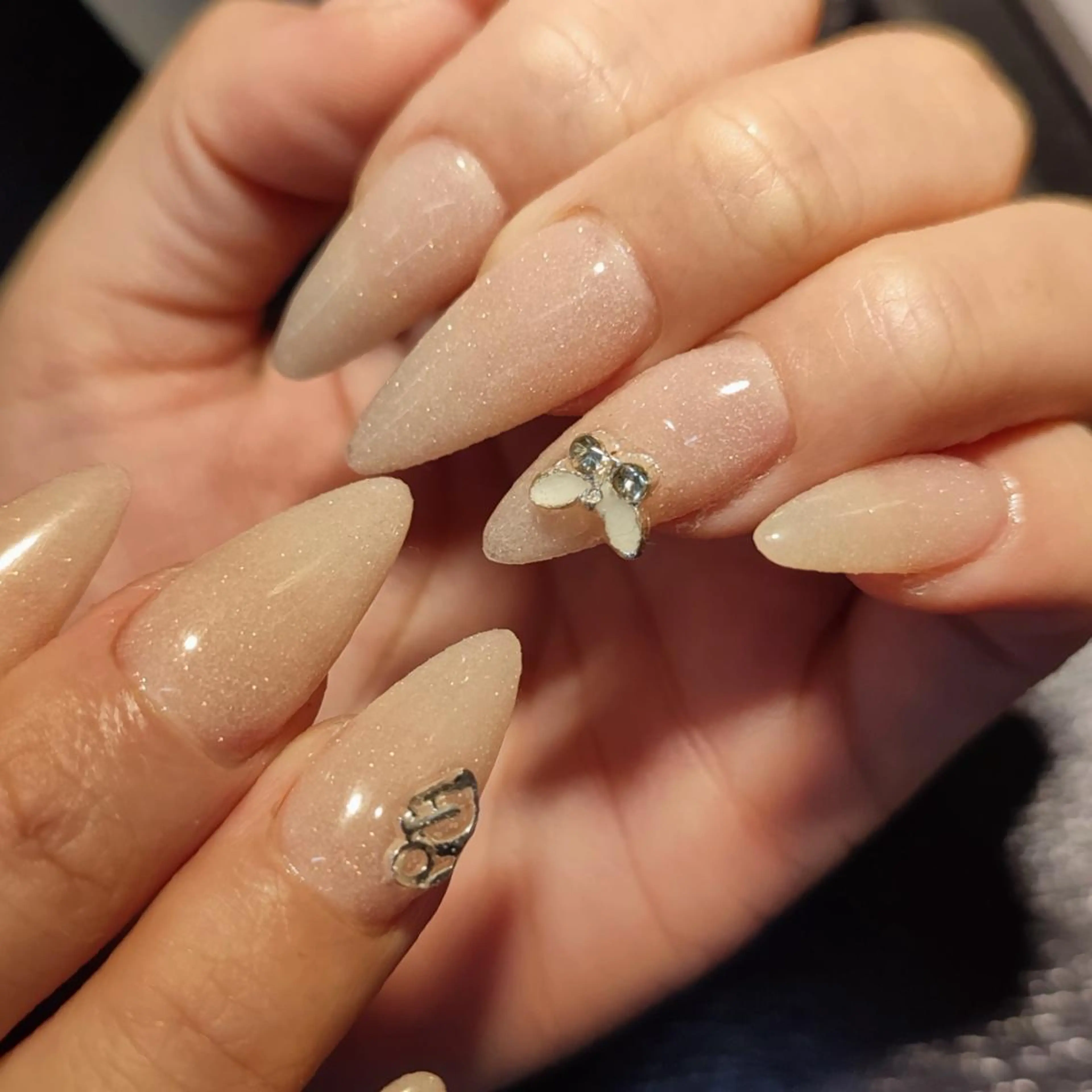 ネイル ハンドネイル RUNWAY 　　の眉毛・アイブロウイメージ