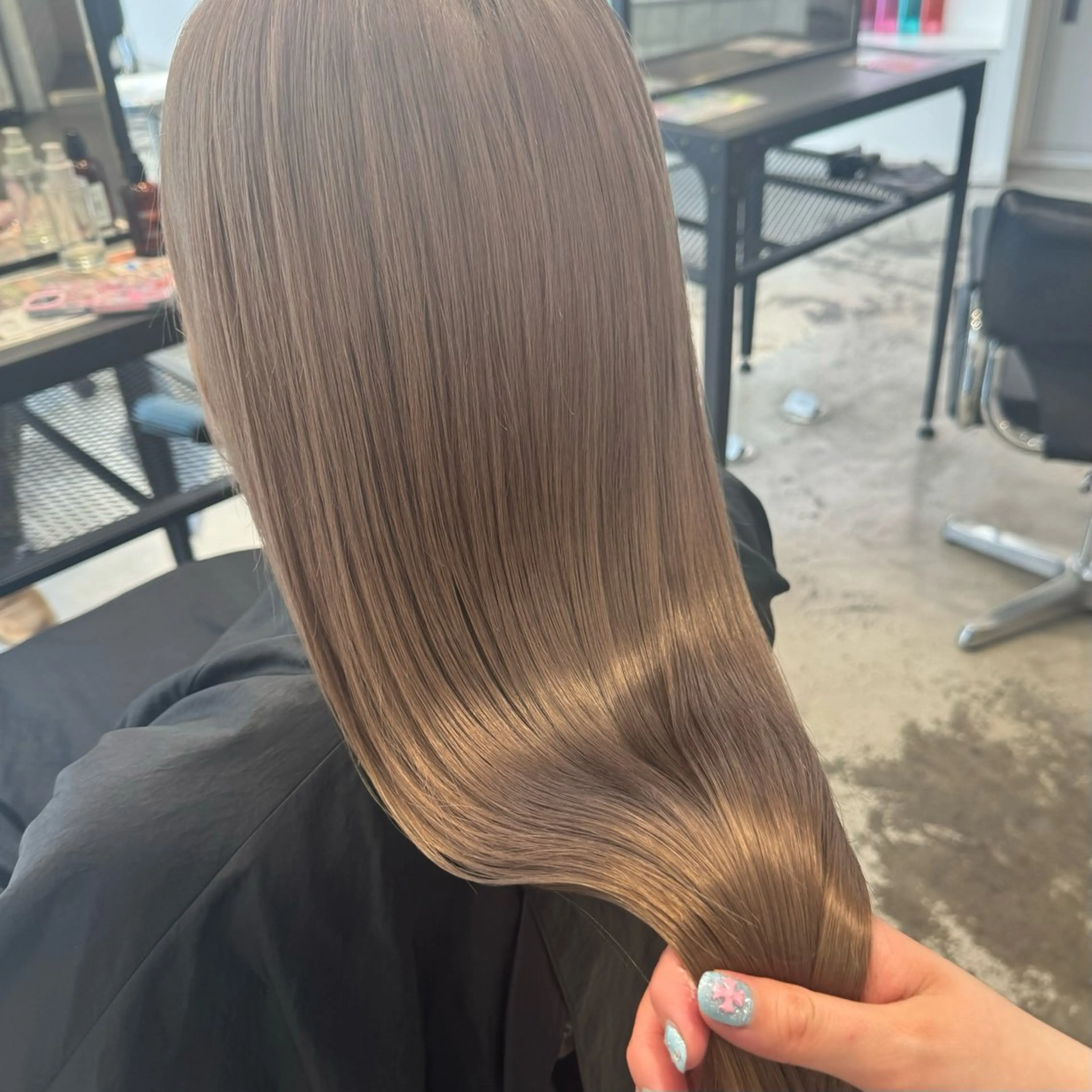 ロング カラー ヘアカラー トリートメント 🌼動き×透明感🩵 ハイトーン/ナナのヘアスタイル