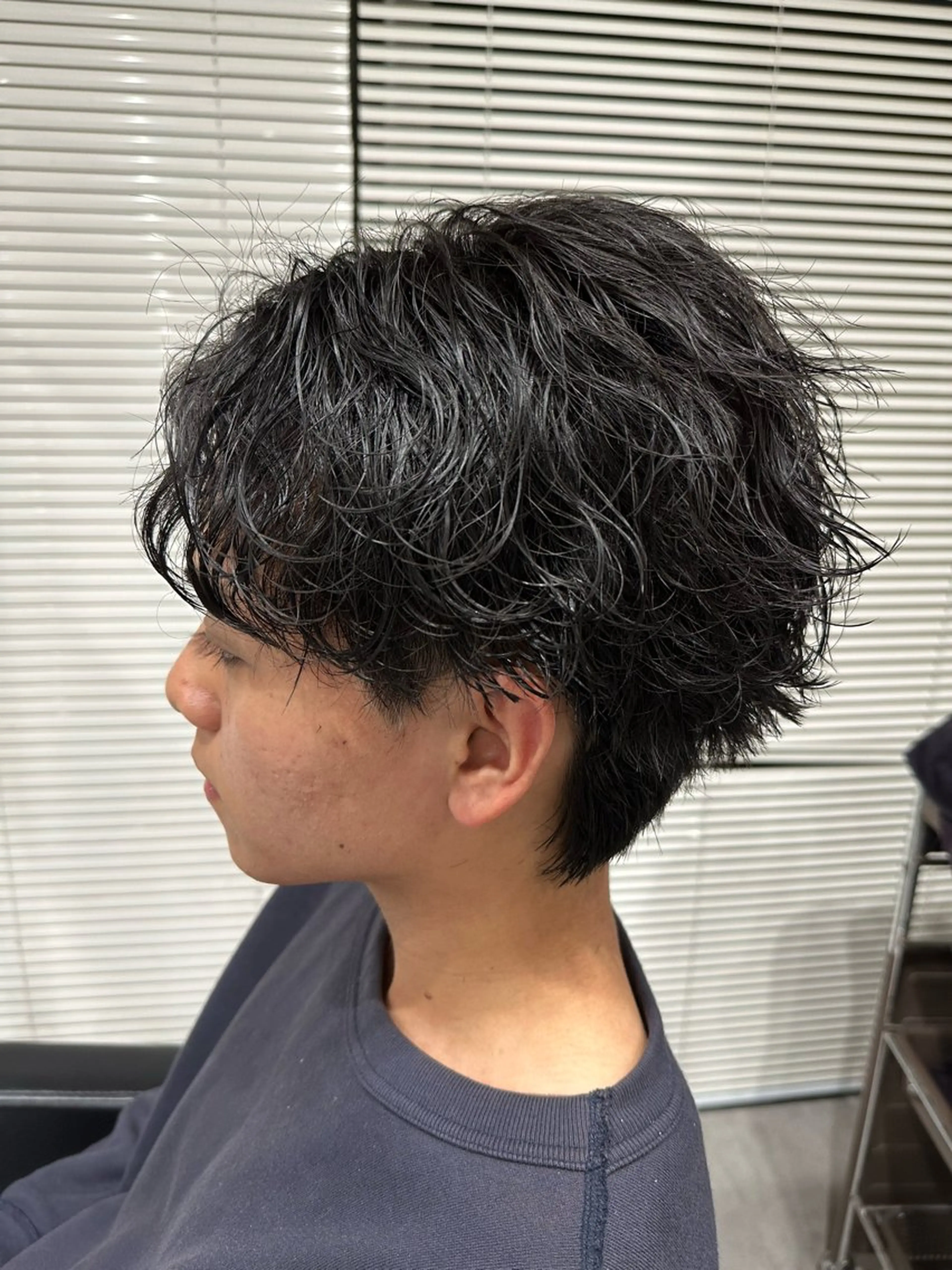 ショート パーマ メンズ センターパート 波巻きパーマ カット パーマ 「パーマ指名No1 🥇」小日向悠のヘアスタイル