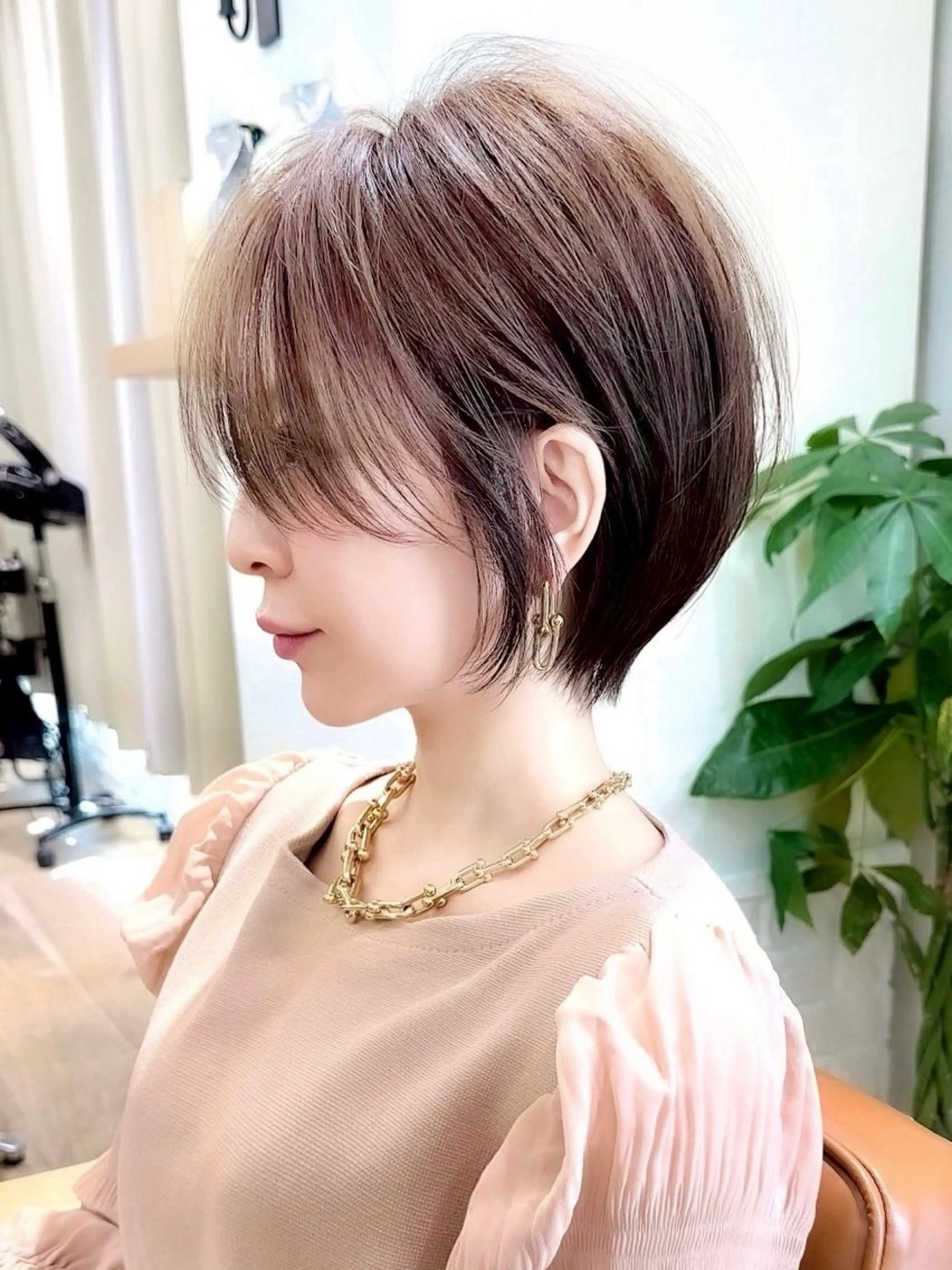 ショート カラー レイヤーカット ショートヘア 西山 友哉のヘアスタイル