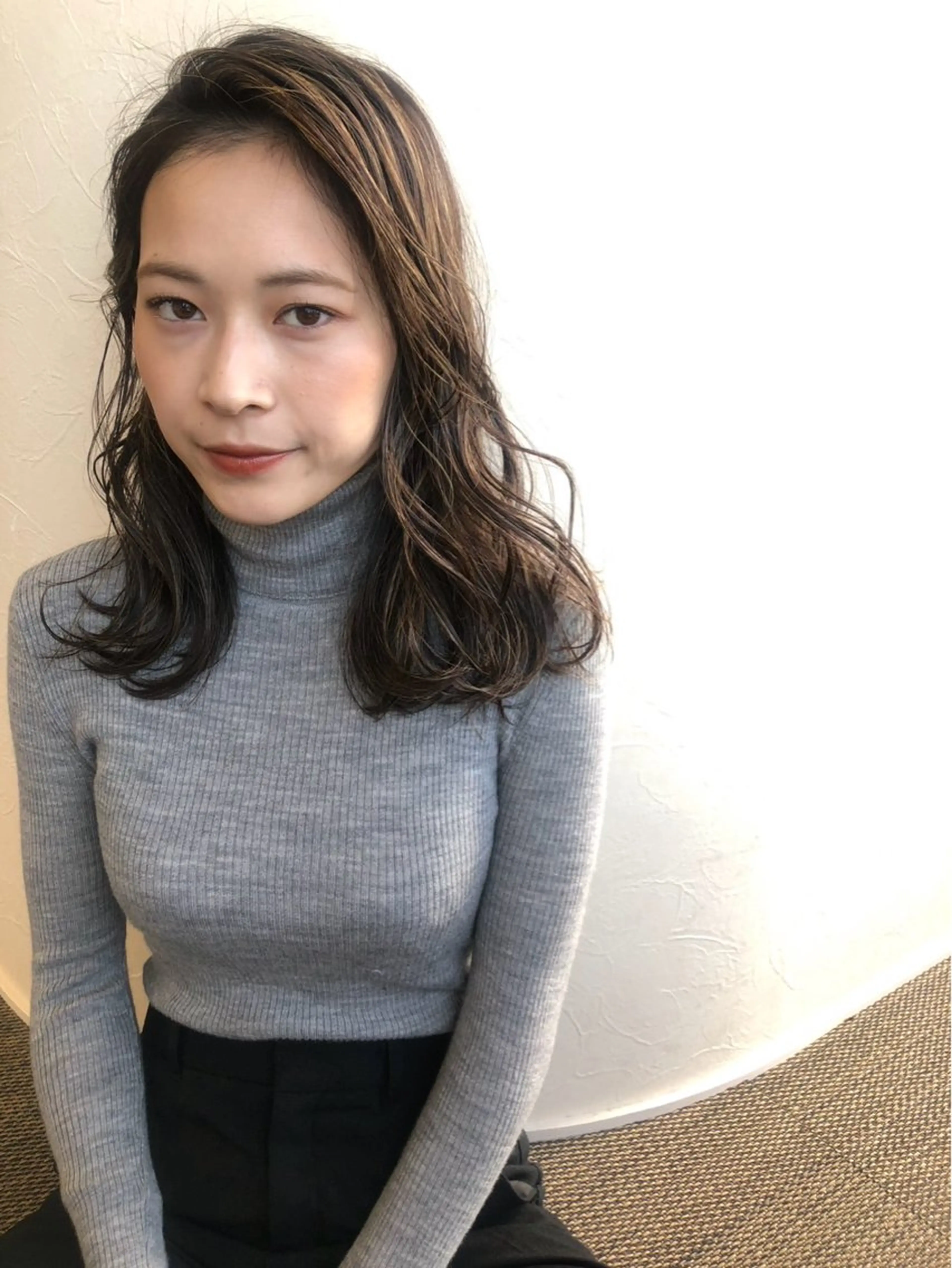 ミディアム カラー ミステローマ所属・位田 結実のヘアスタイル