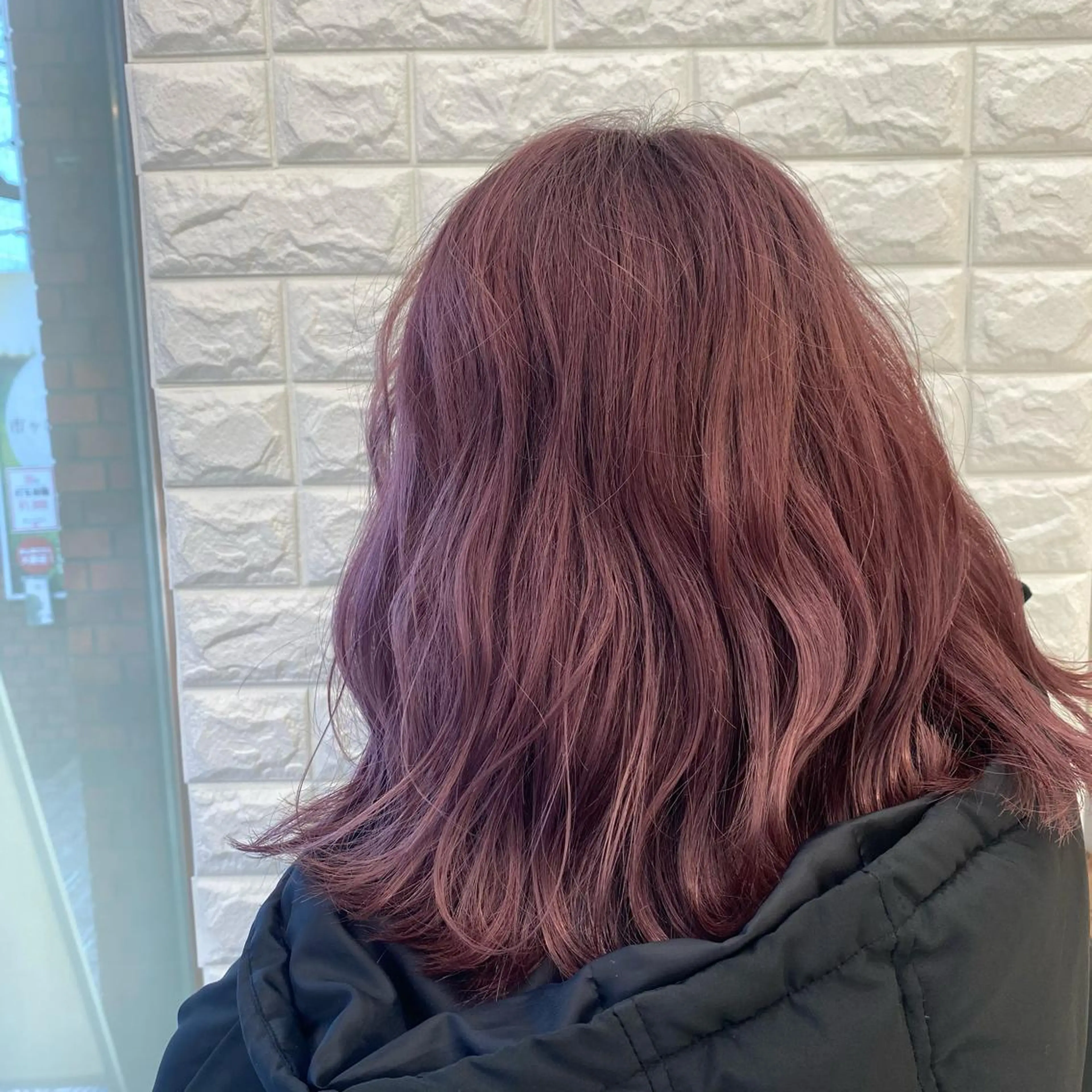 カラー ブリーチ 韓国ヘア レイヤーカットのヘアスタイル