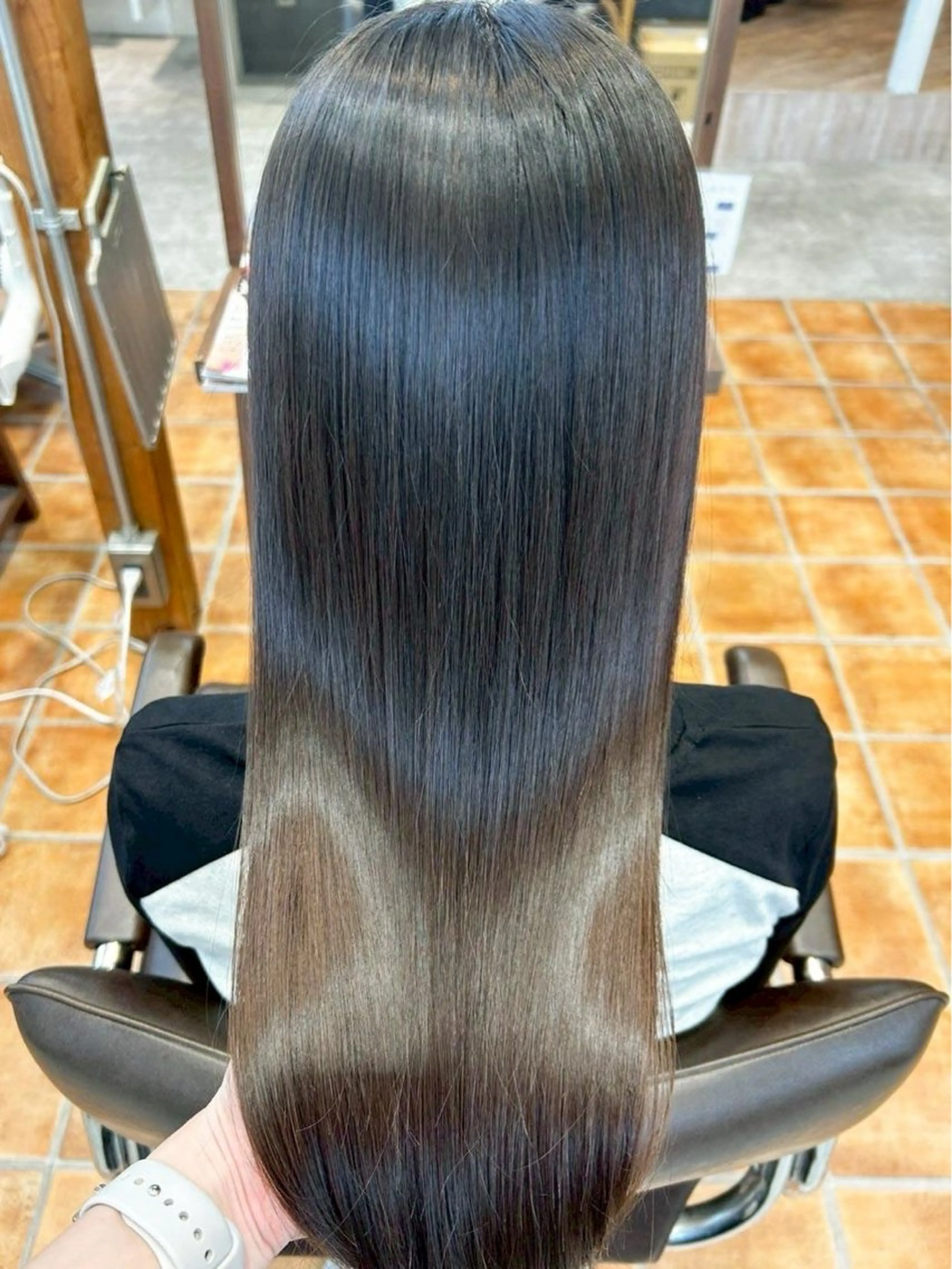 ロング カラー ダブルカラー ハイトーンカラー ボブ 顔周りカット 髪質改善 カット ヘアカラー トリートメント RISE SWELL momoneのヘアスタイル