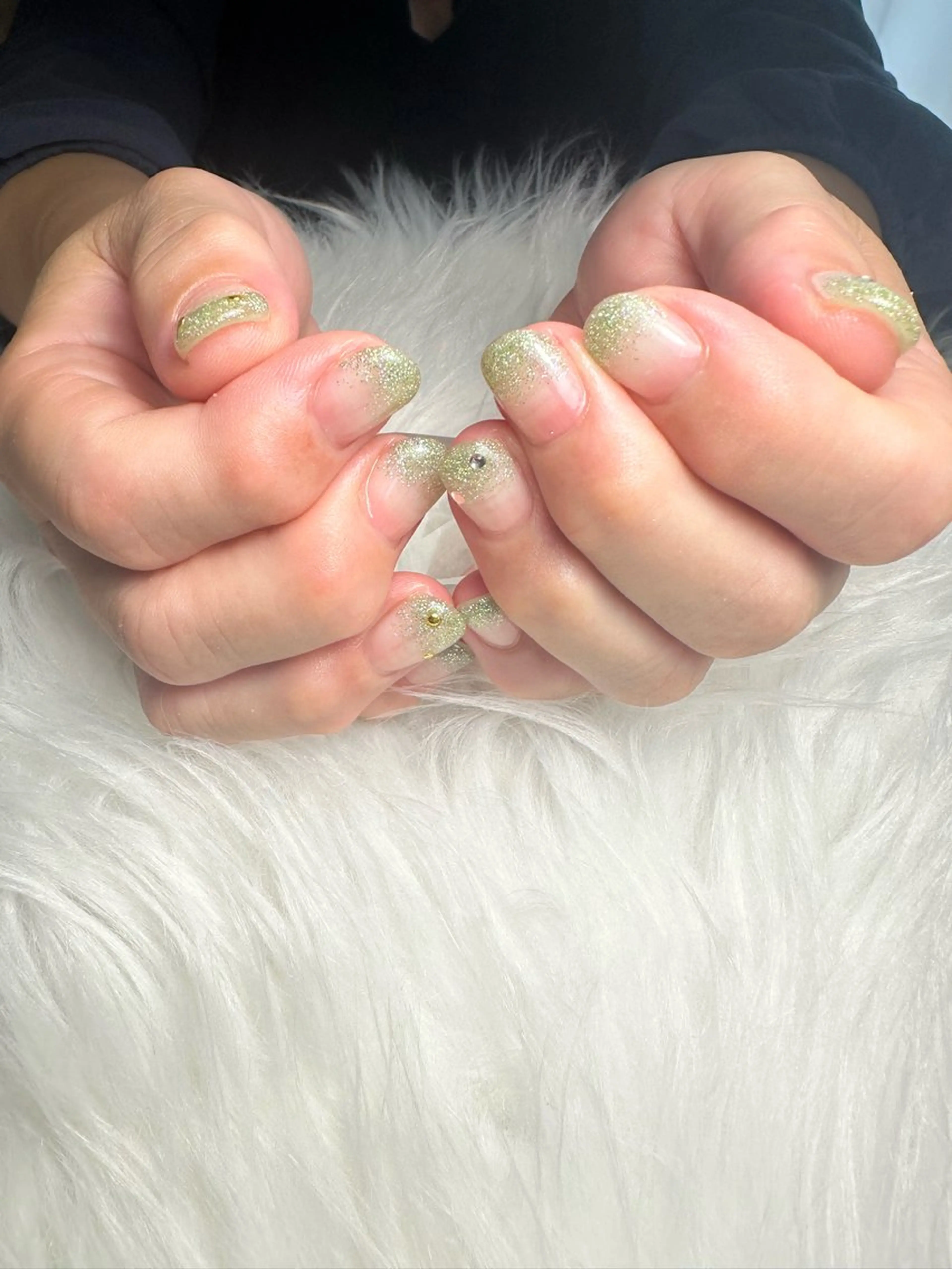ネイル グリーン キラキラネイル MELLMODE所属・Nakano Kanaのネイルデザイン