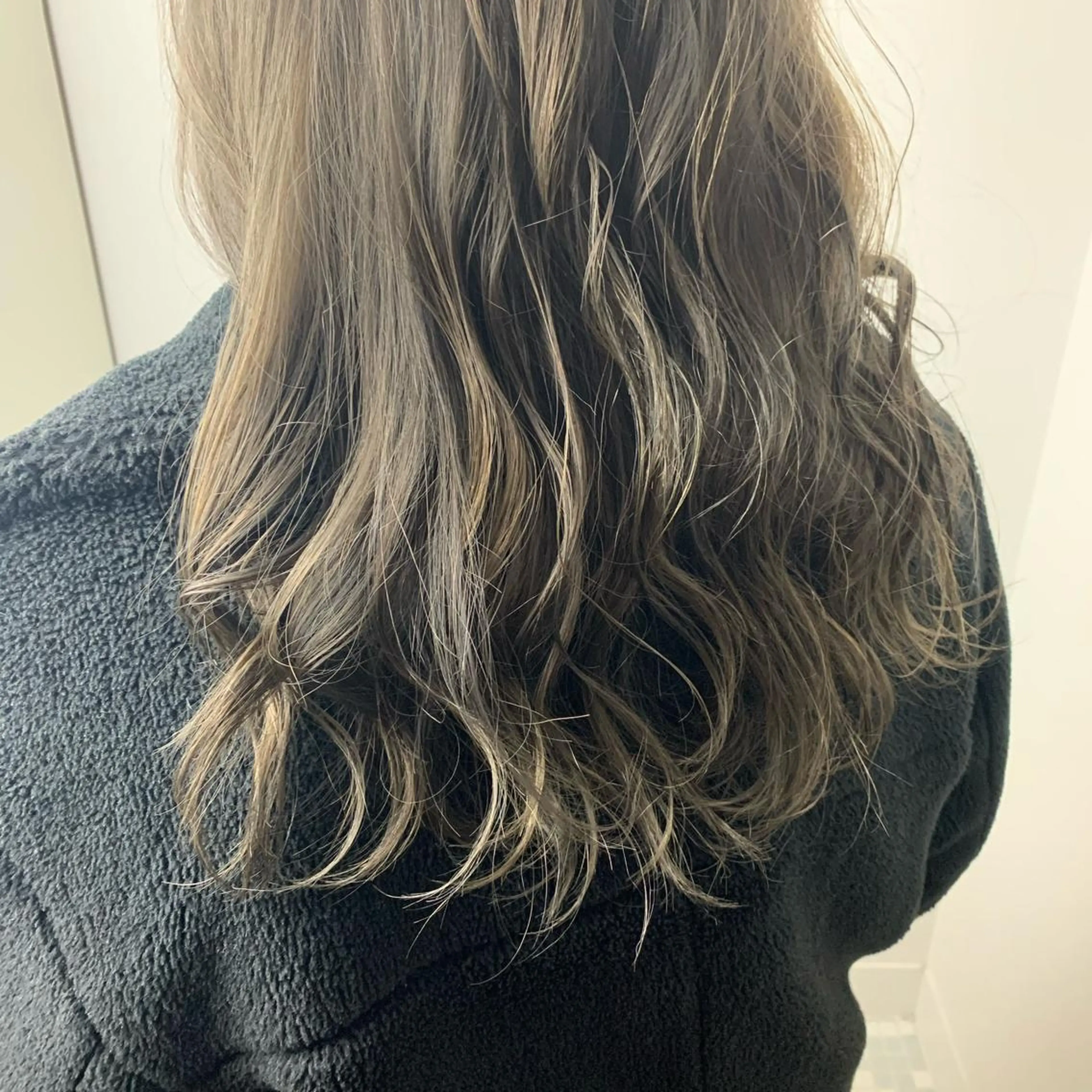 ロング カラー ブリーチ グレージュ ミルクティーグレージュ mono.所属・南茨/ヘッドスパ /カット/momoのヘアスタイル