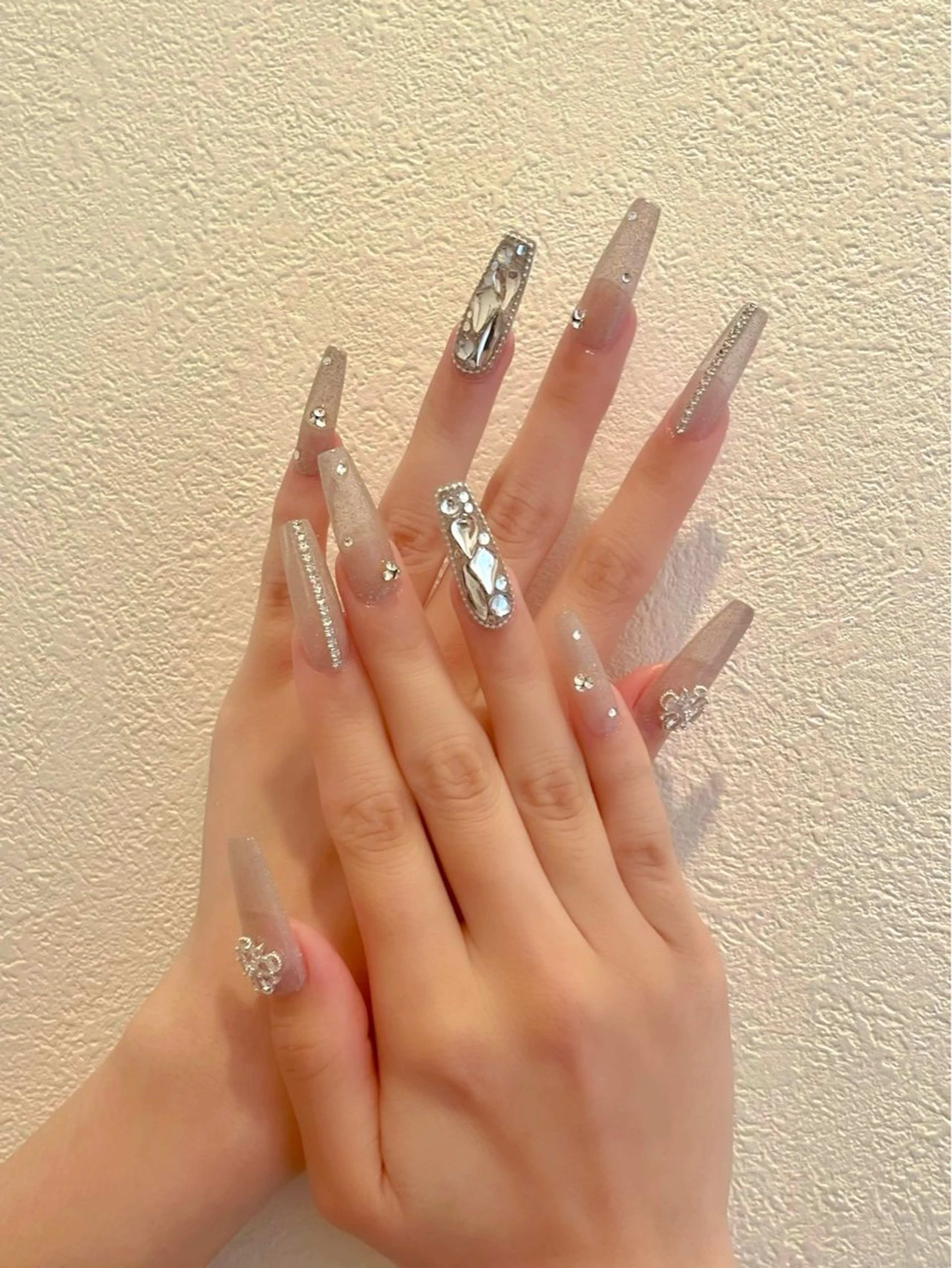 ネイル キラキラネイル ロングネイル マグネットネイル ワンカラーネイル スカルプネイル nine.🦋 YUKOのネイルデザイン