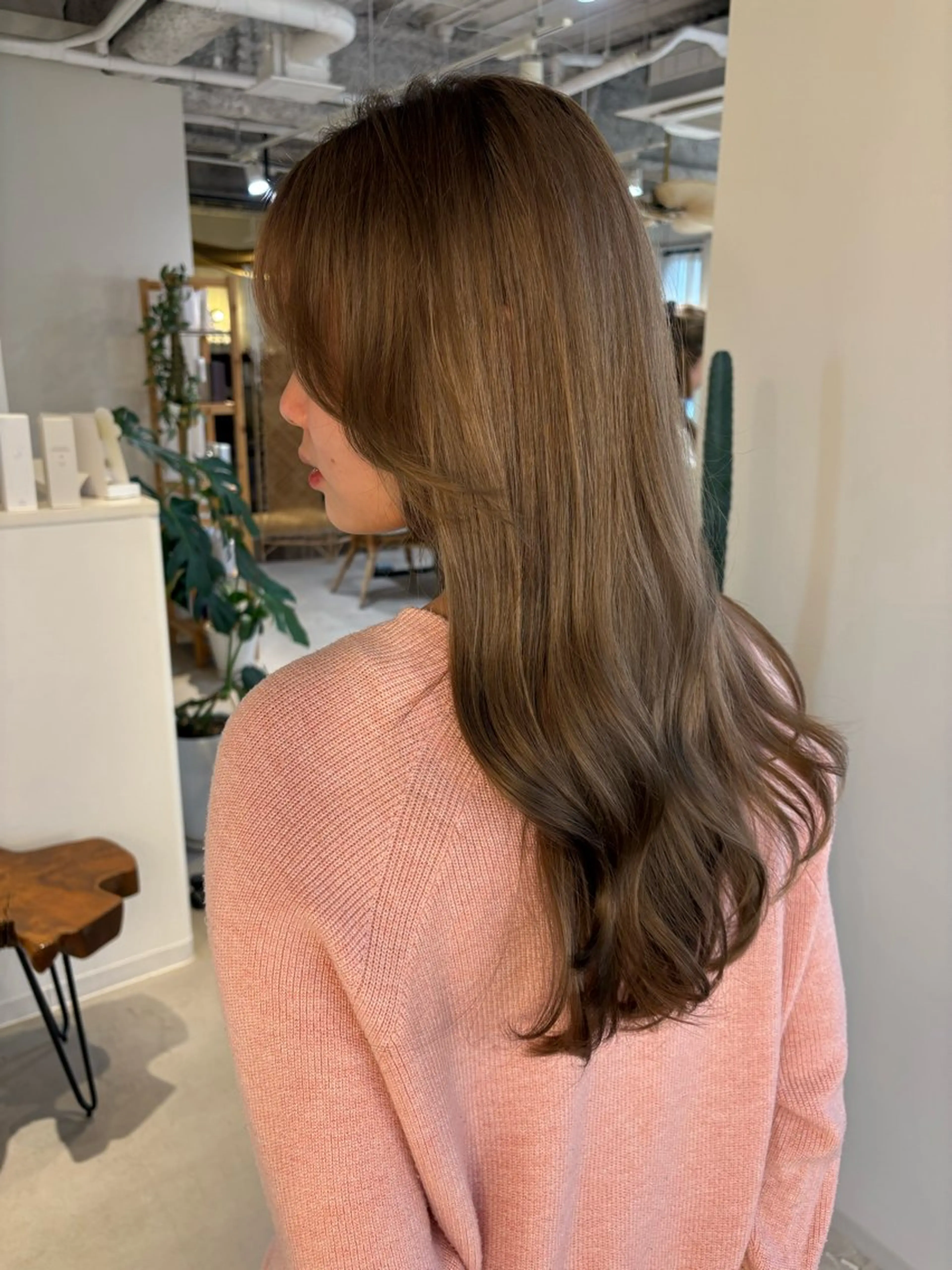 カラー 廣田 真依のヘアスタイル