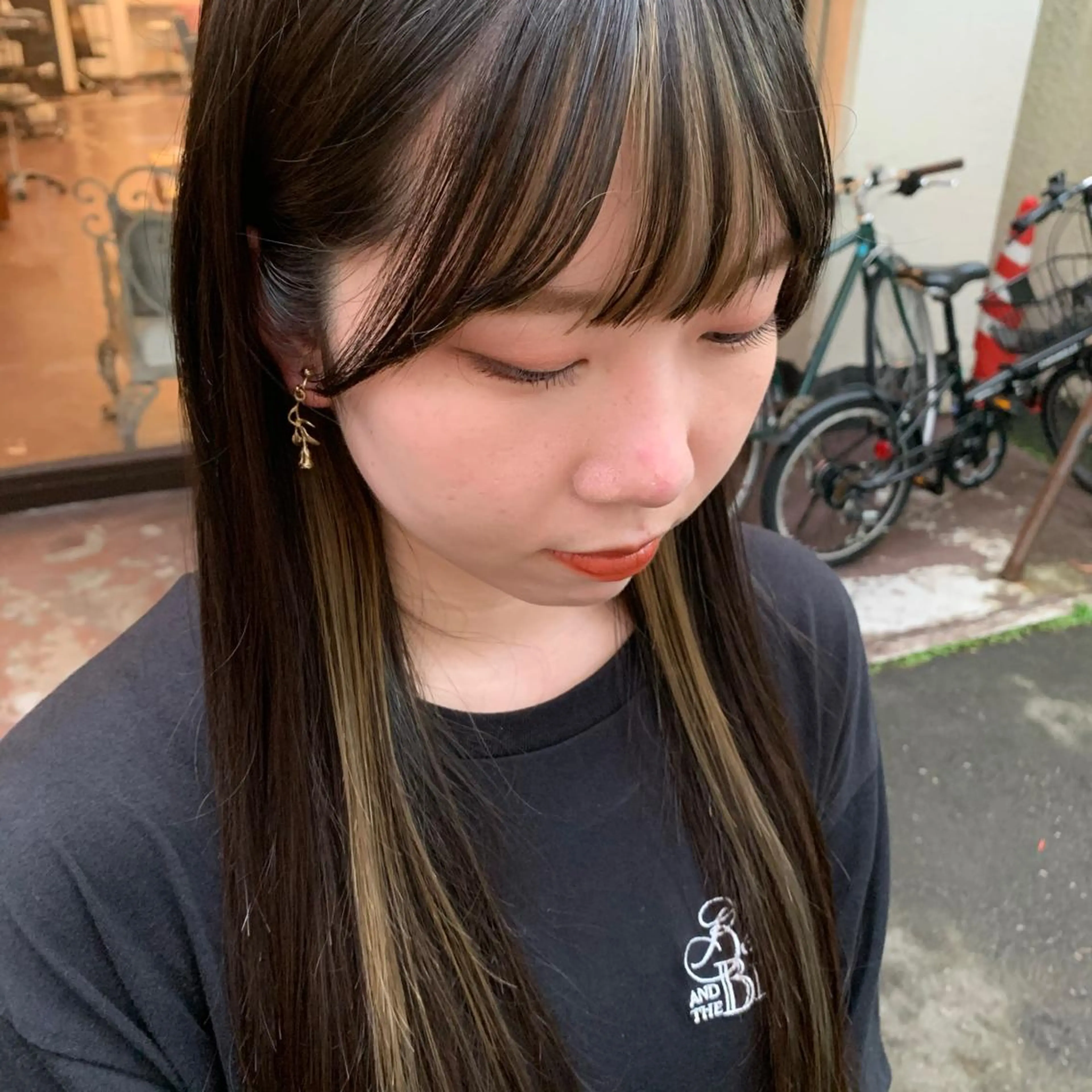 ロング カラー イヤリングカラー 学生 韓国風ヘア カット ヘアカラー トリートメント アニメ髪・ウルフ🦇 樋口莉夏のヘアスタイル