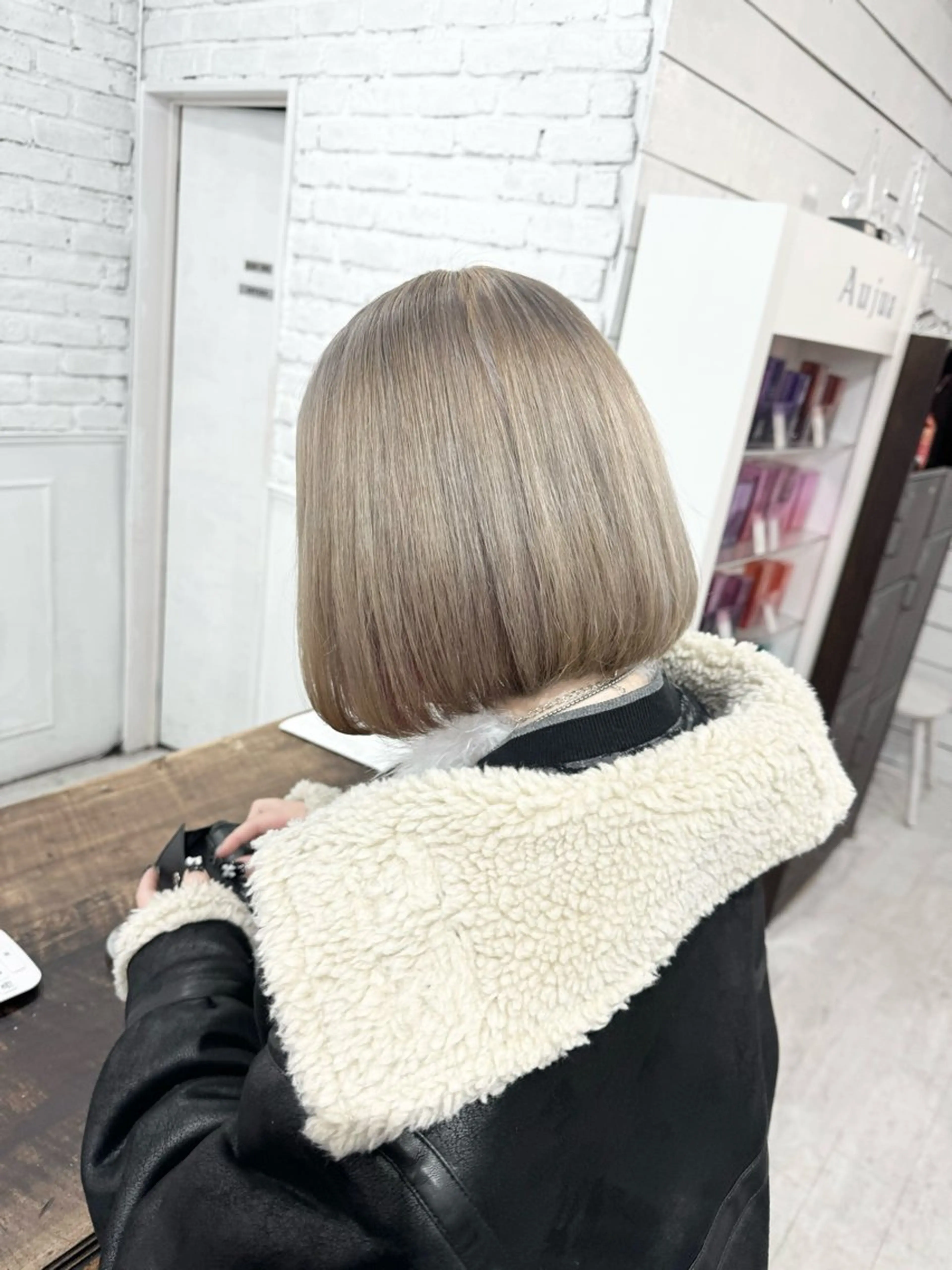 ショート カラー バレイヤージュ ミストバング ベージュカラー ブリーチ 抜きっぱなしブロンド SALOWIN札幌大通り所属・札幌ブリーチカラー/ ダブルカラー/ドイのヘアスタイル