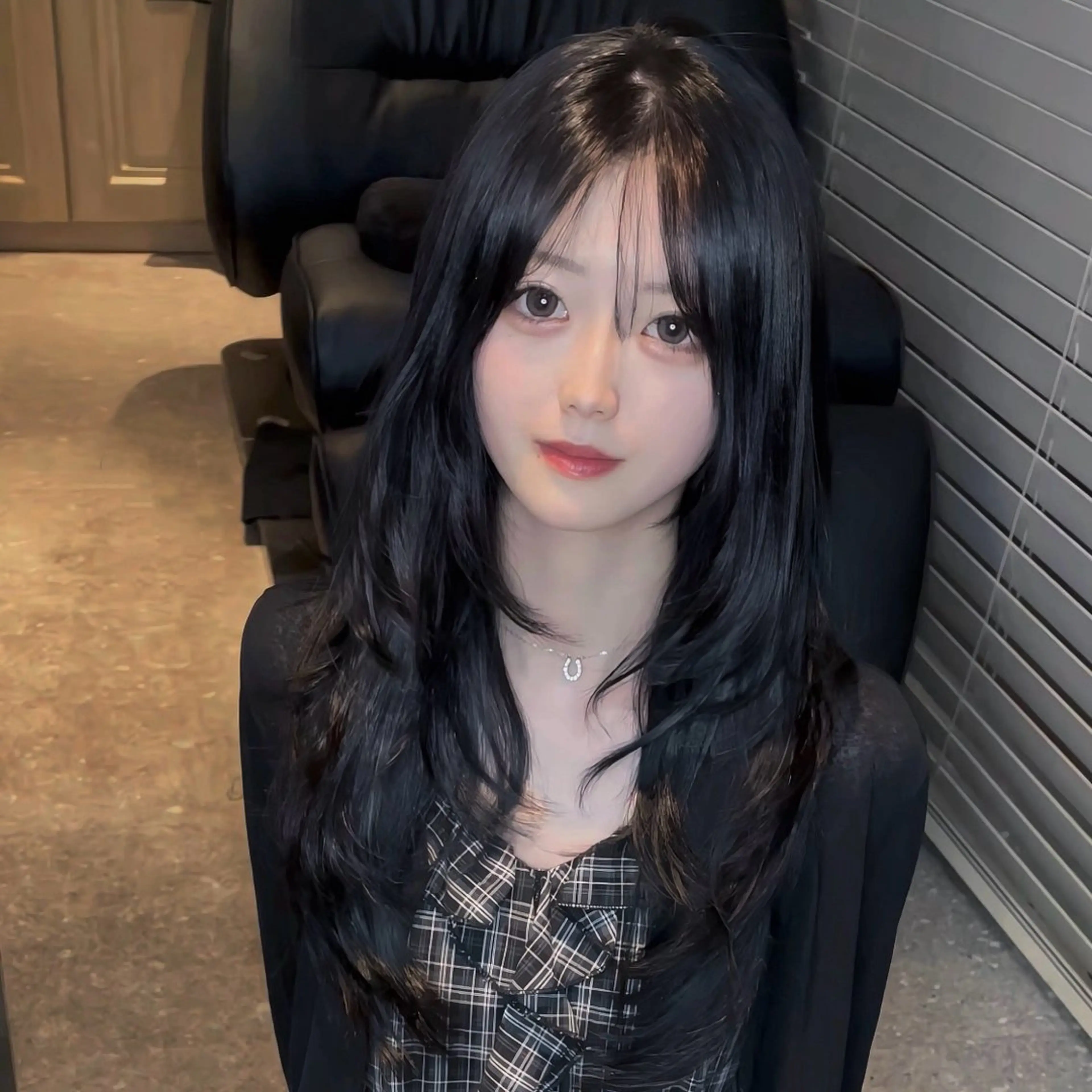 ロング ロングレイヤー ケアカラー ハッシュカット ハイレイヤー 髪質改善 ハッシュカット🖤 レイヤー/透けカラーのヘアスタイル