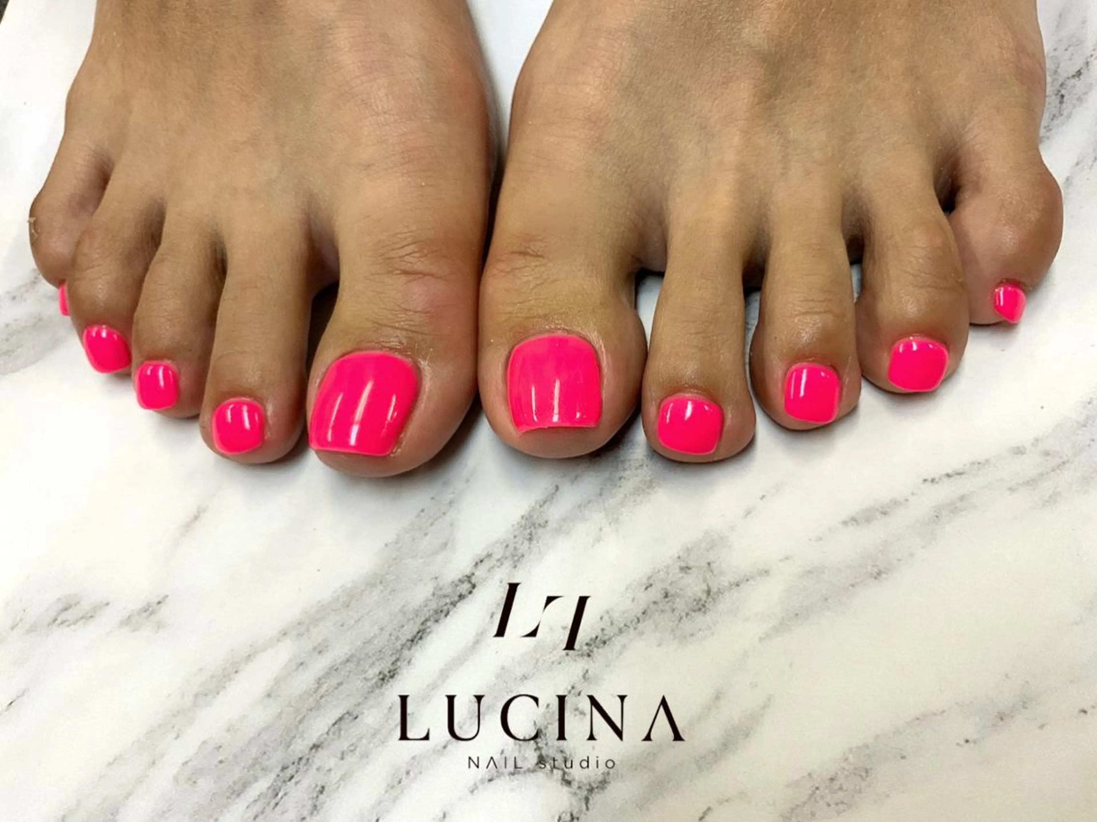 ネイル フットネイル ワンカラーネイル ピンク フットネイル 新橋 ルキナ スタッフのネイルデザイン