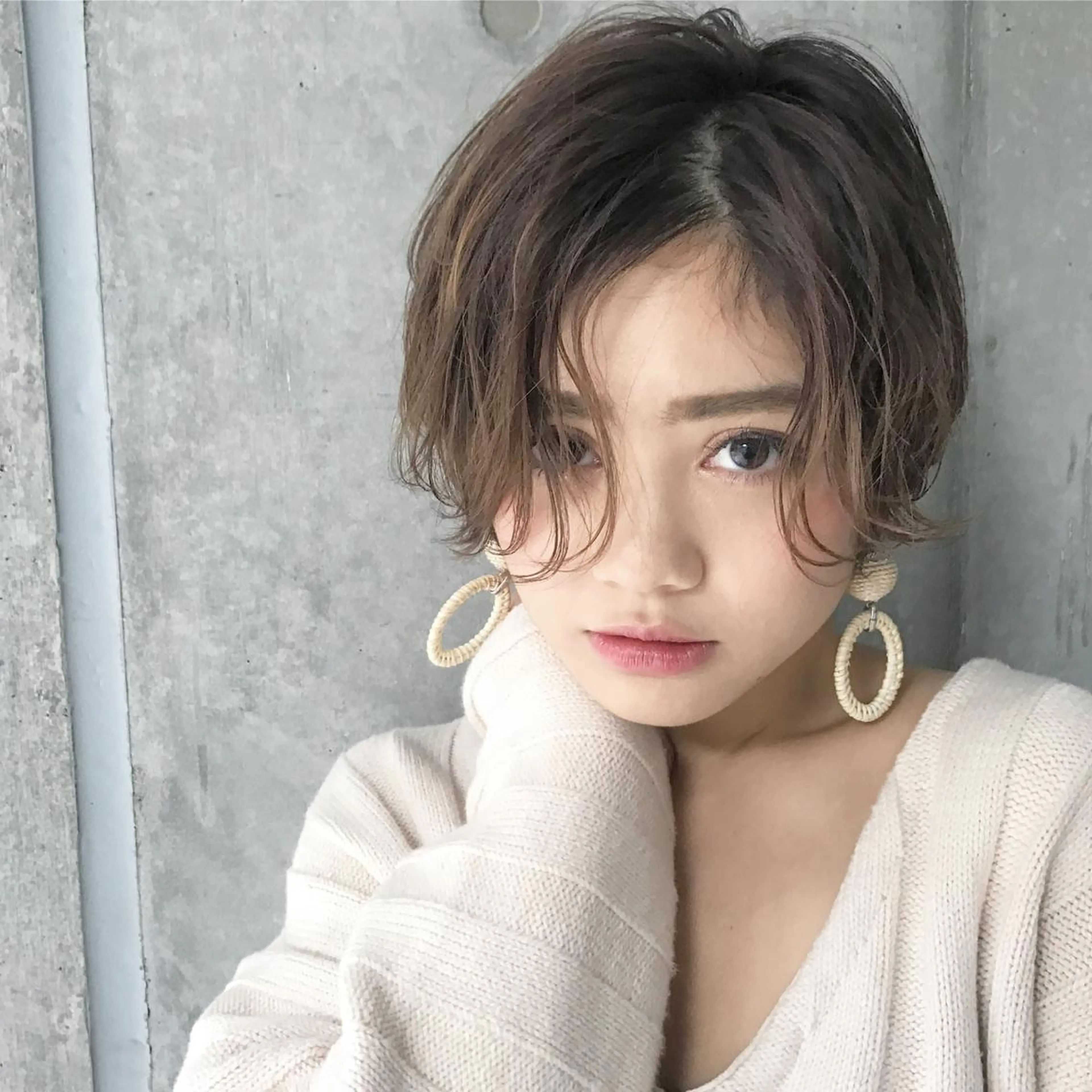 ショート カラー 顔周りカット 伊 杏のヘアスタイル