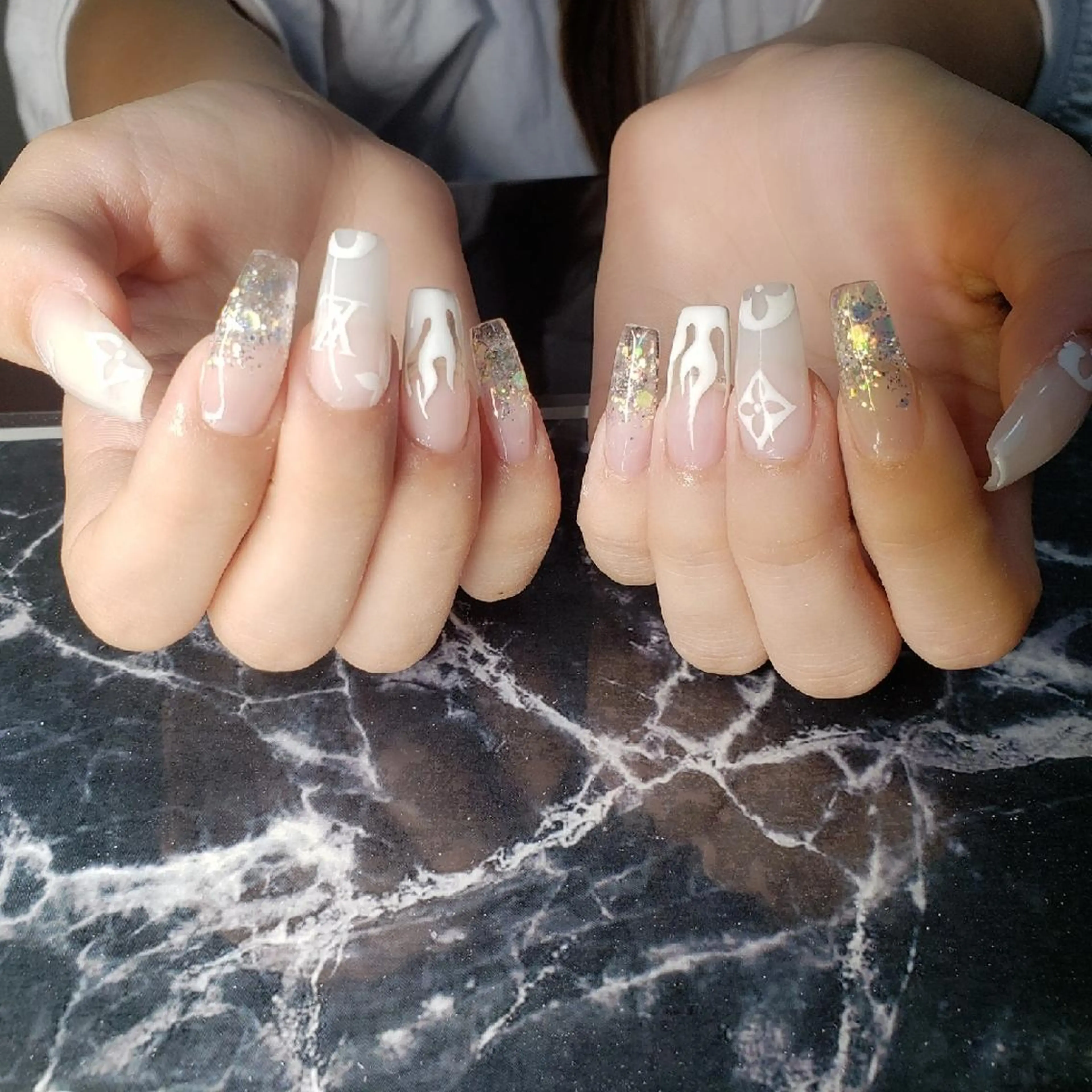 ミディアム ハンドネイル クロキ 。のネイルデザイン