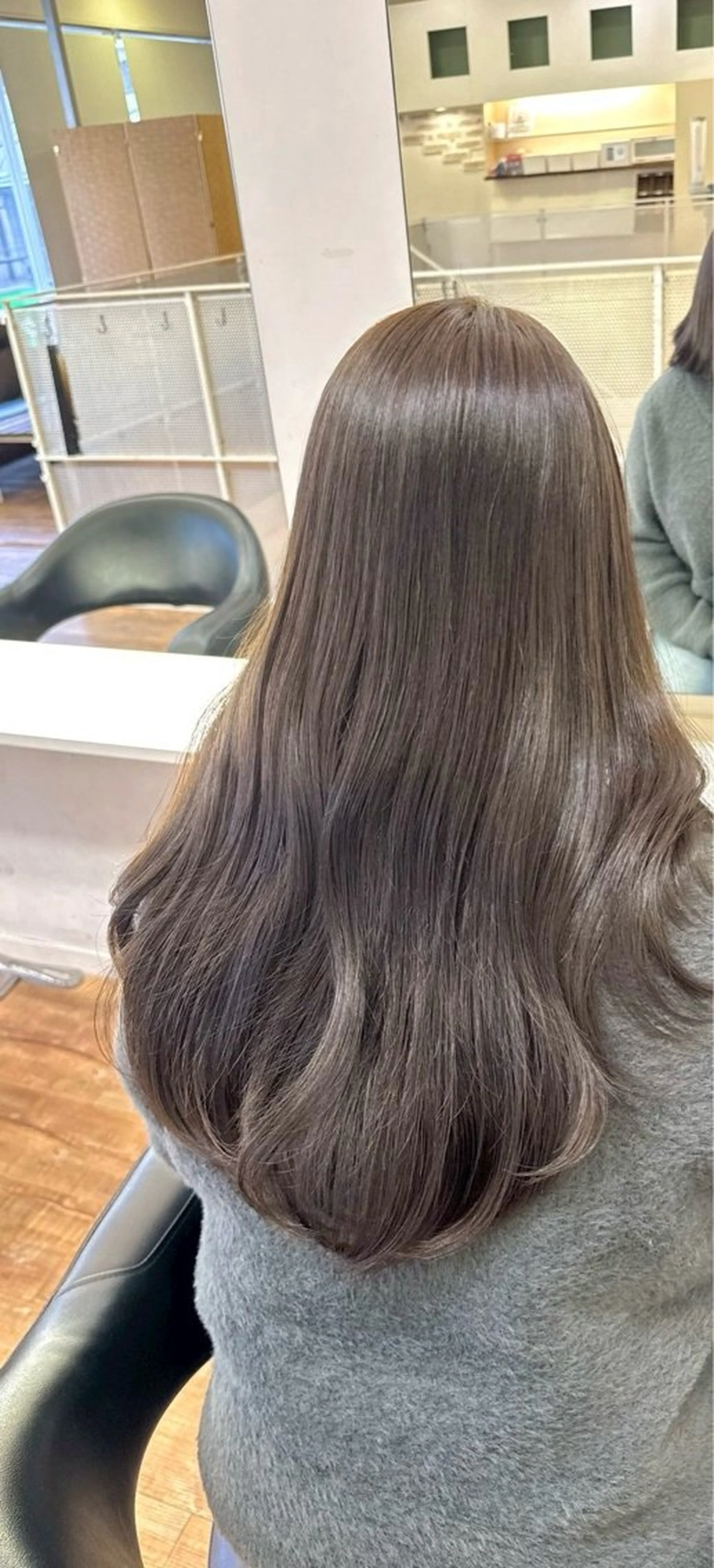 カラー Hip's eyes meiのヘアスタイル