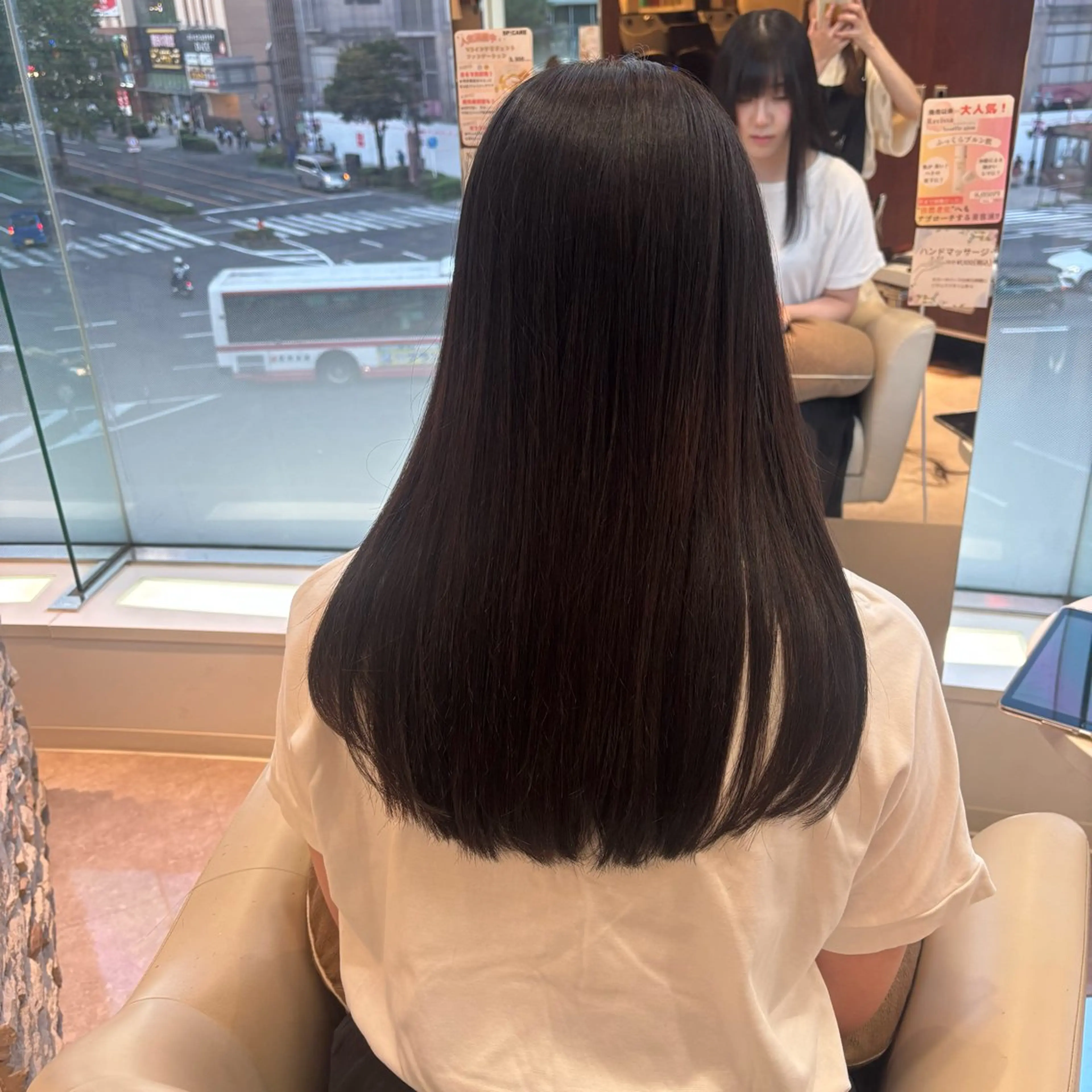 ロング レナークアリア 武田明花音のヘアスタイル