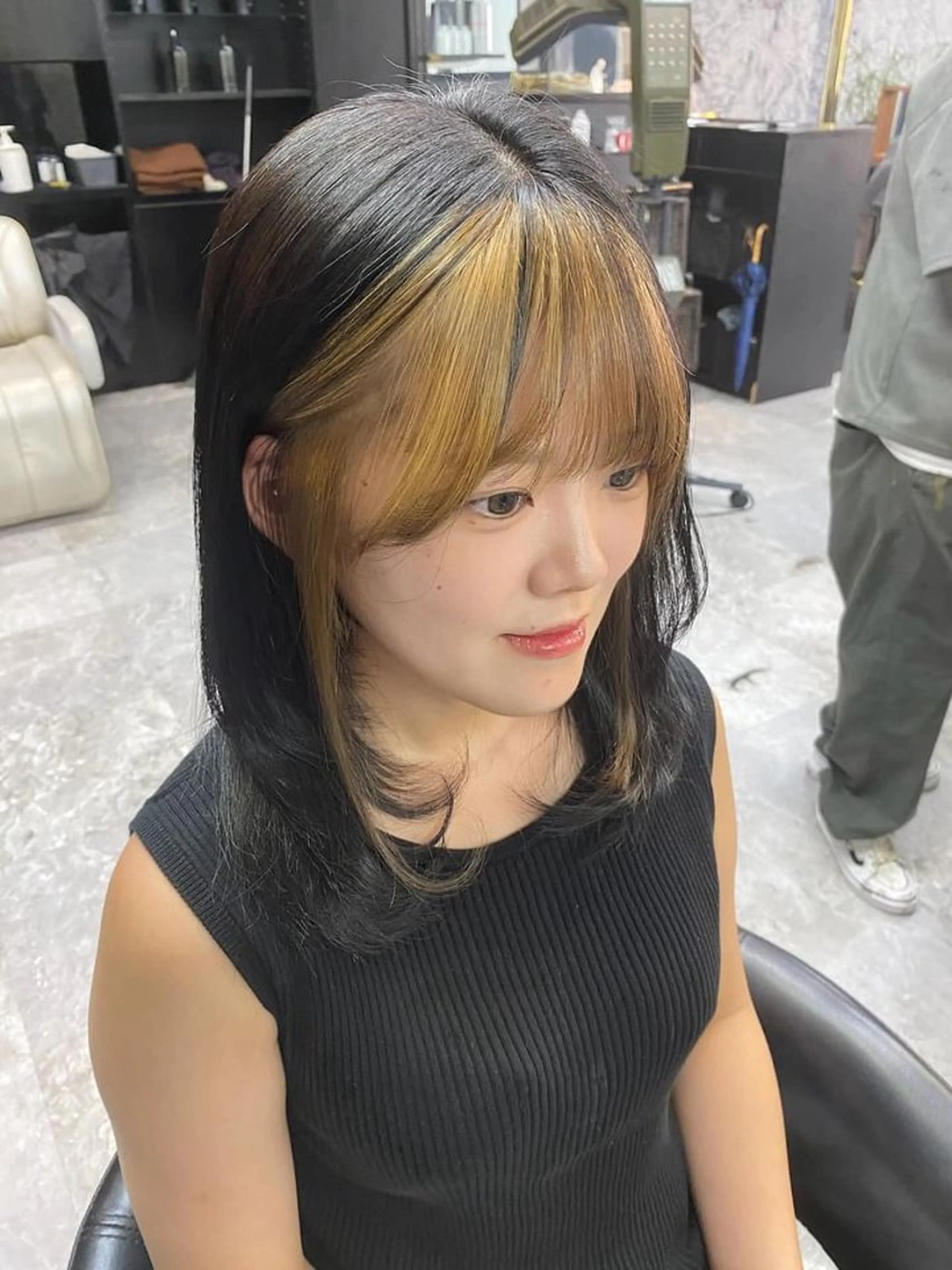 セミロング 瀧下 唯のヘアスタイル