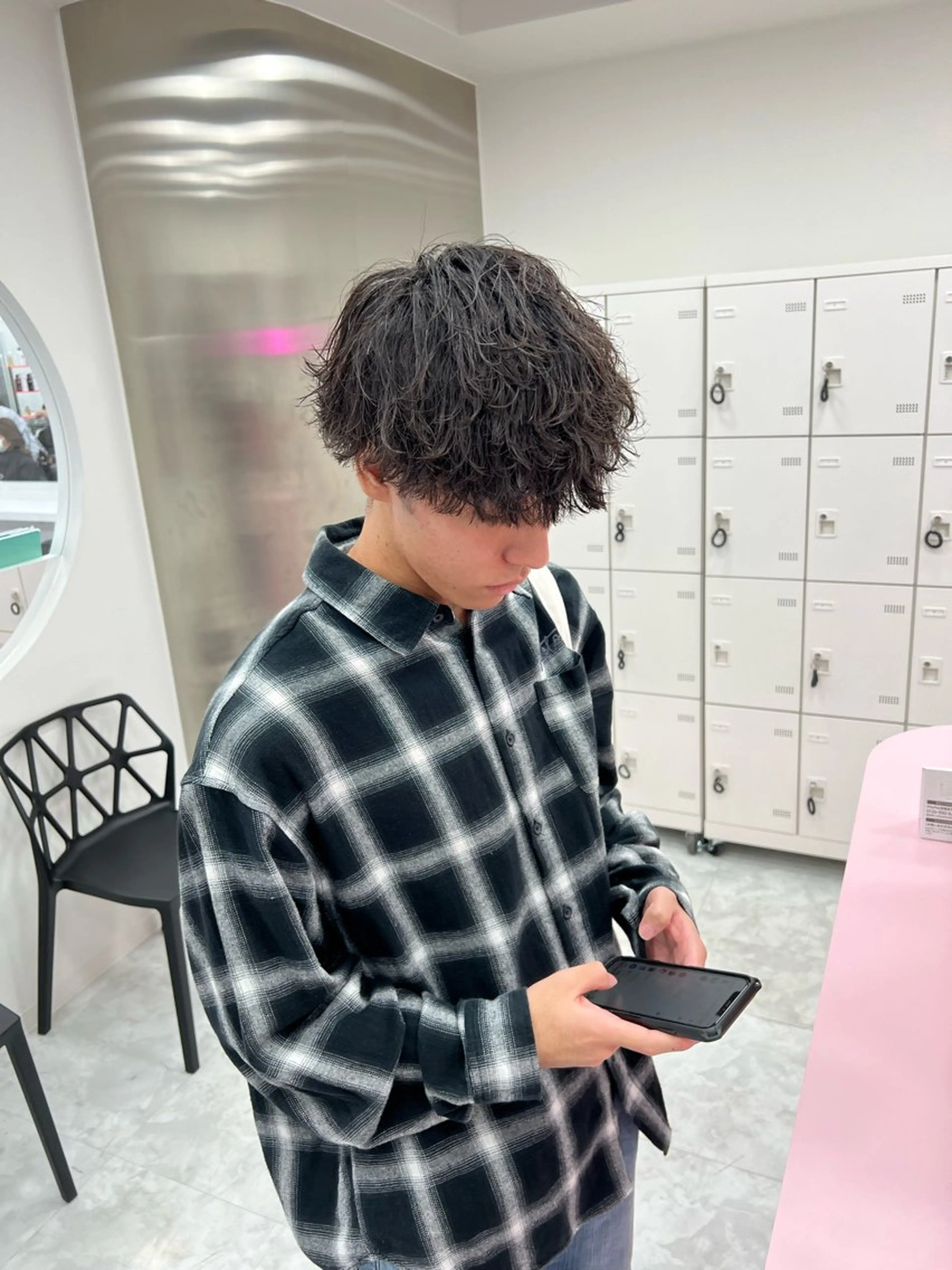 ミディアム パーマ メンズ ミディアムパーマ センターパート メンズ韓国風 韓国マッシュ マッシュウルフ カット ヘアカラー トリートメント ヘッドスパ ヘアセット トレンド/レイヤー うる艶🪞CANDYのヘアスタイル