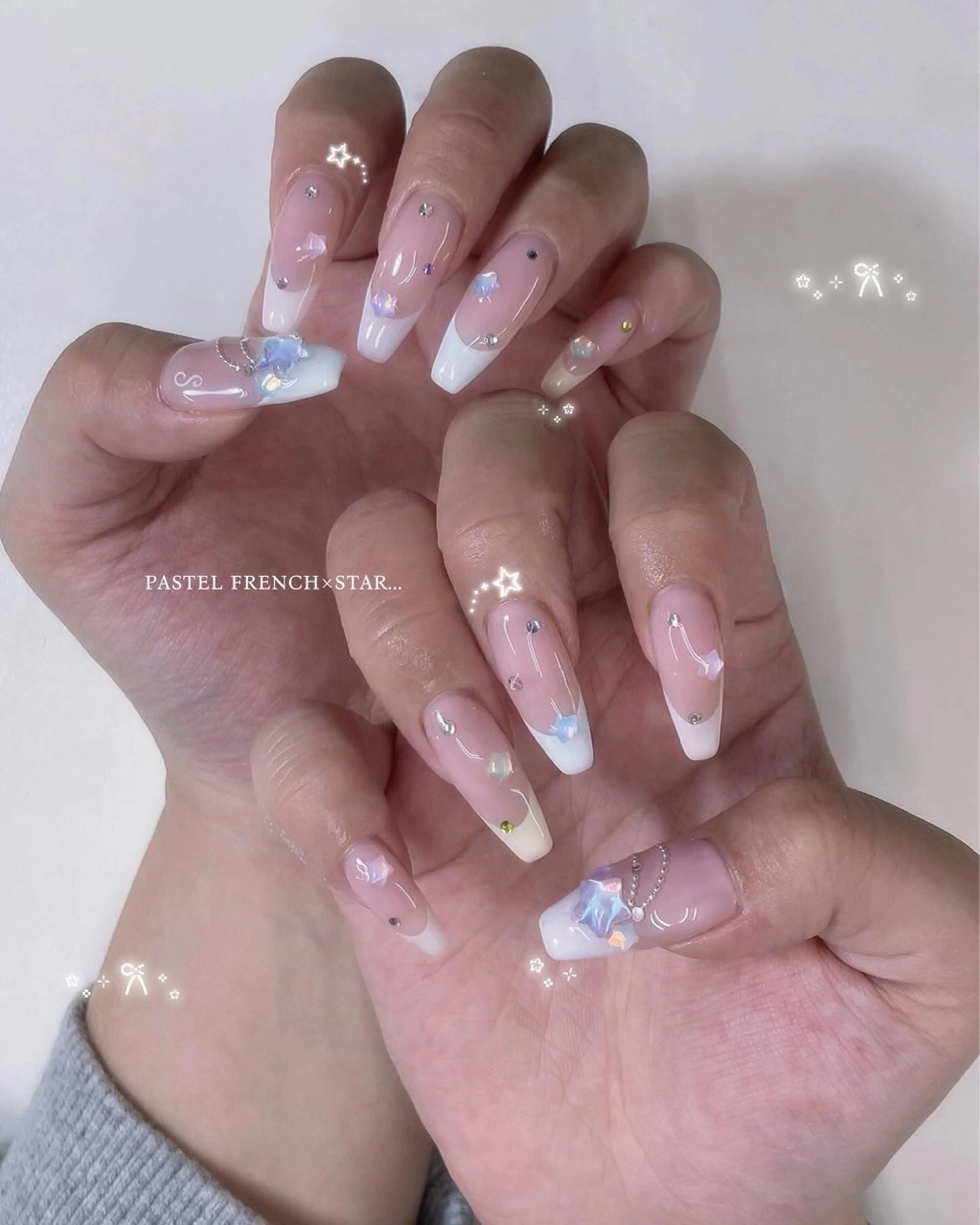 ネイル フレンチネイル ガーリー キラキラネイル ハンドネイル MINAMI໒꒱ Y2K、韓国ガーリーのネイルデザイン
