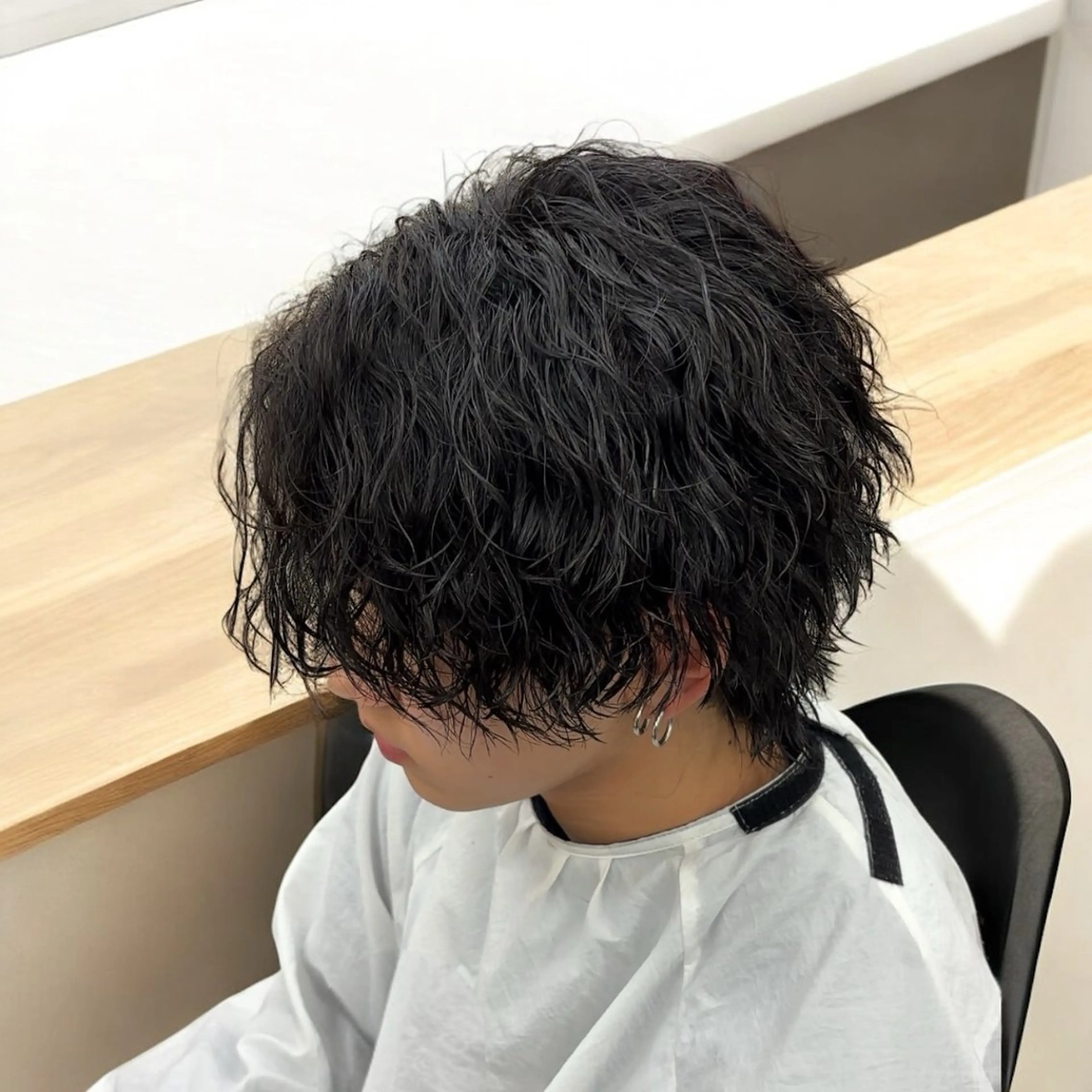 パーマ メンズ マッシュウルフ マッシュ メンズパーマ ツイストスパイラルパーマ メンズウルフカット カット パーマ 縮毛矯正/メンズ パーマ/岩名新大のヘアスタイル