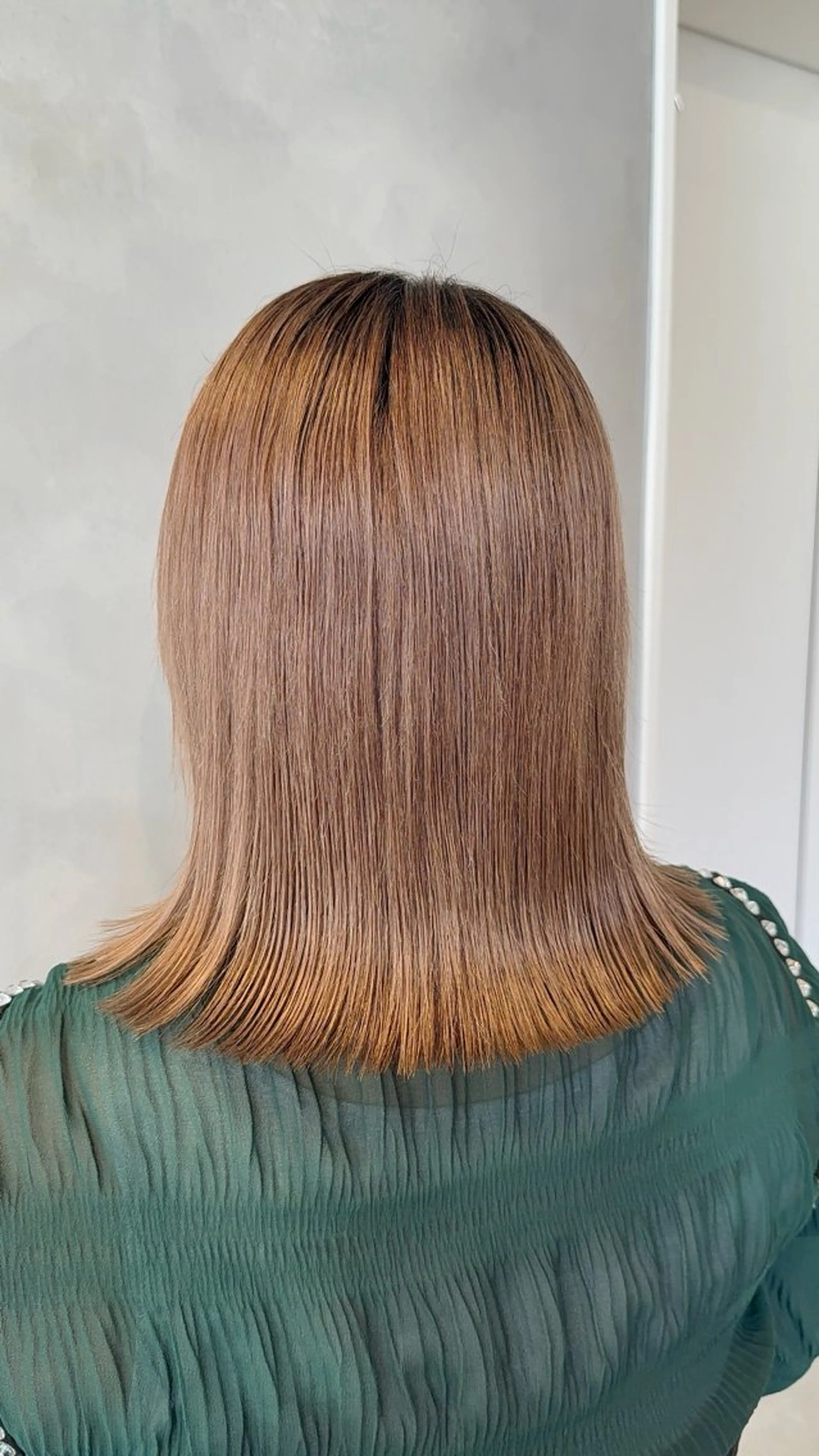 ミディアム カット ひろせ ちかなのヘアスタイル