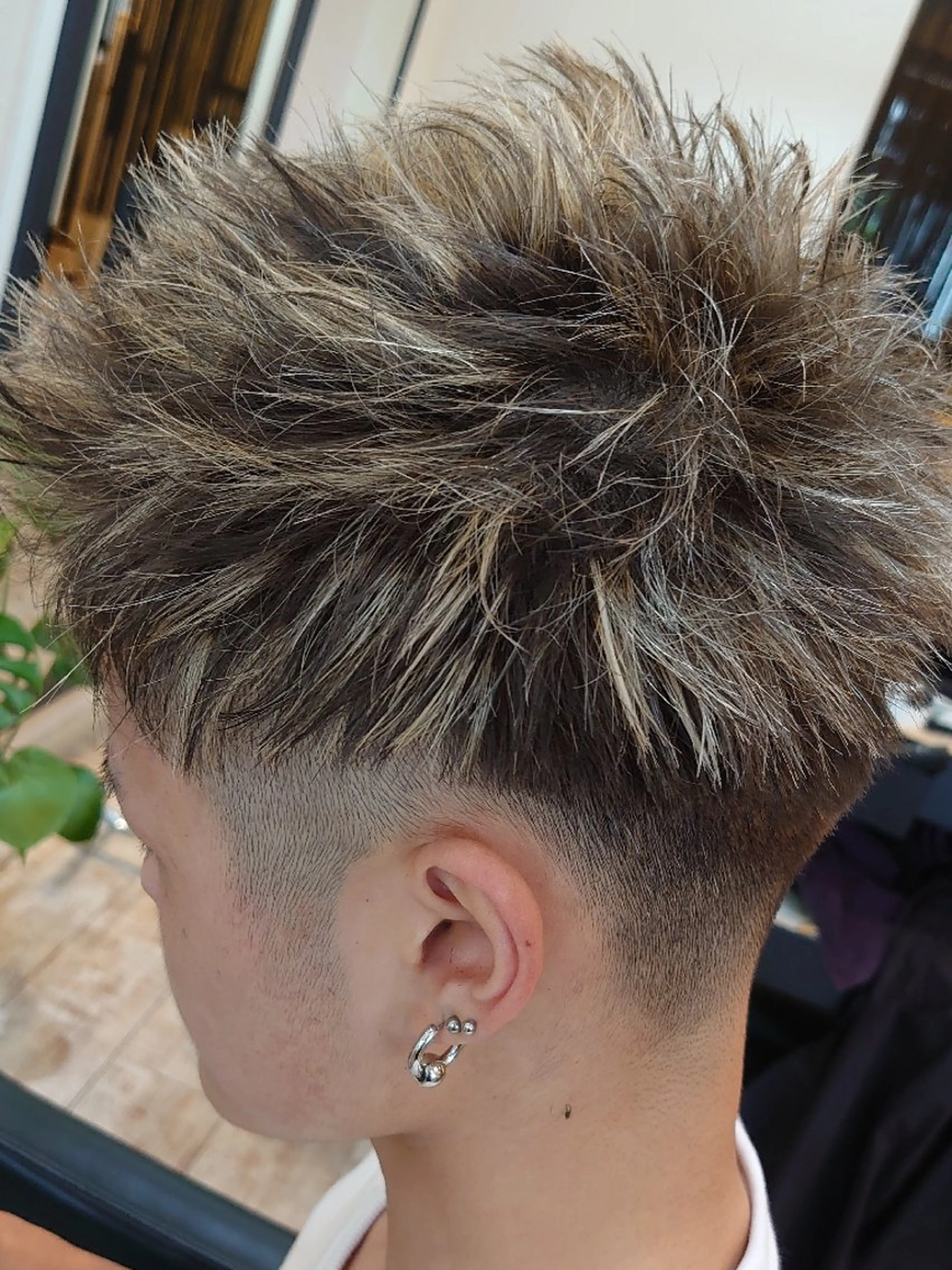 メンズ カラー メンズブリーチ メンズメッシュ ブリーチ メッシュ hairsalonfive5所属・アイハラ クニタカのヘアスタイル