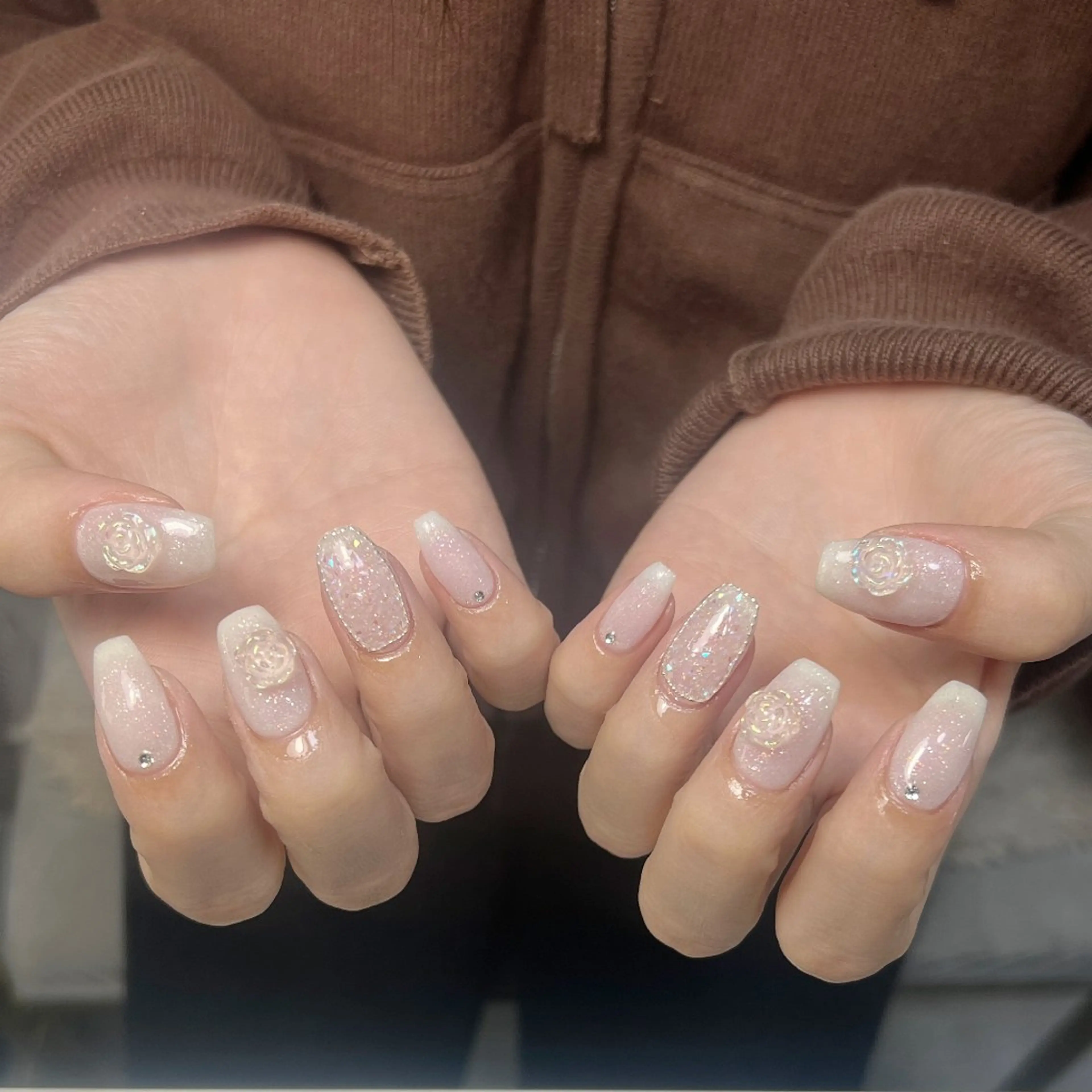 ネイル チークネイル 長さ出し フレンチネイル ジェルネイル キラキラネイル ハンドネイル UM Nail Salonのネイルデザイン
